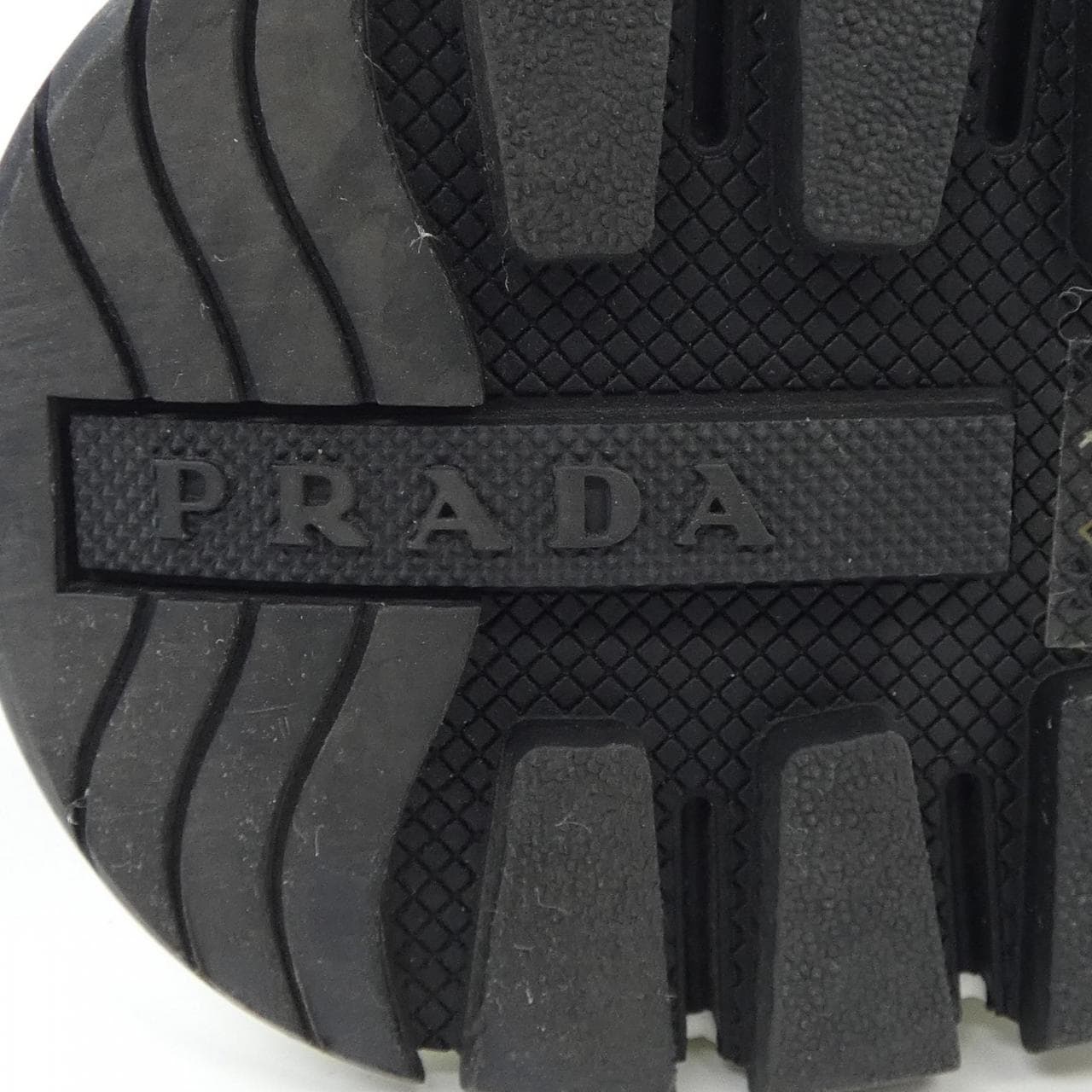 プラダ PRADA エコニール RE-NYLON 1E283N スニーカー