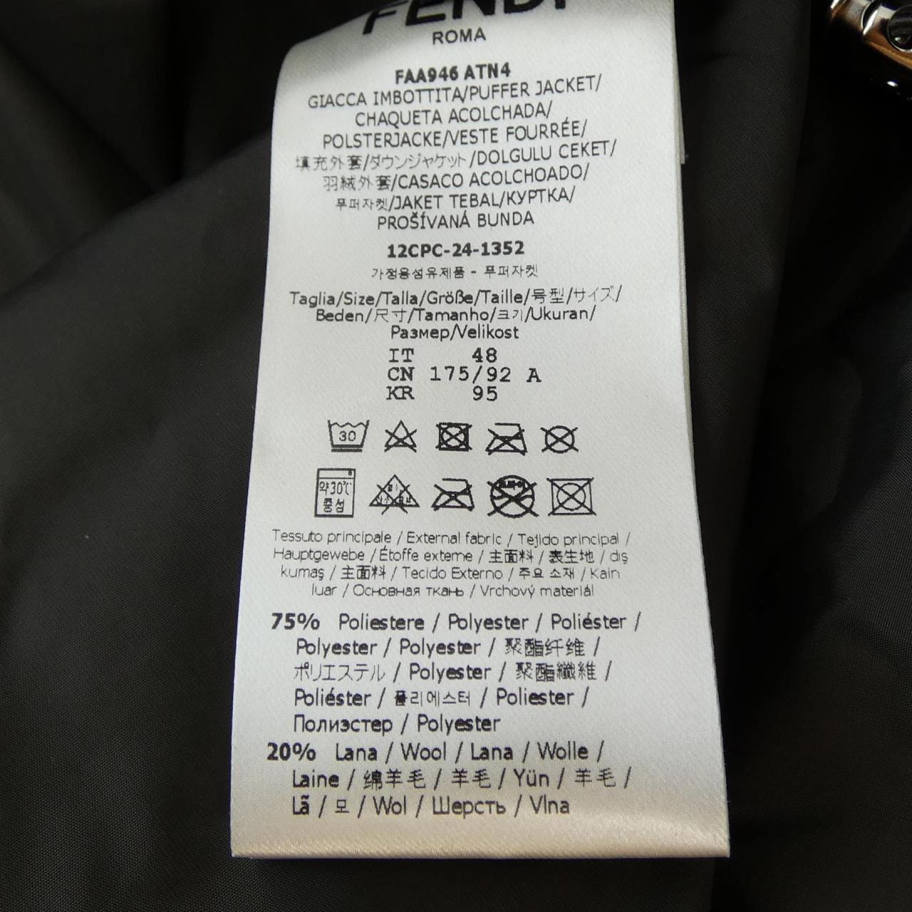 フェンディ FENDI FAA946 ATN4 ダウンジャケット