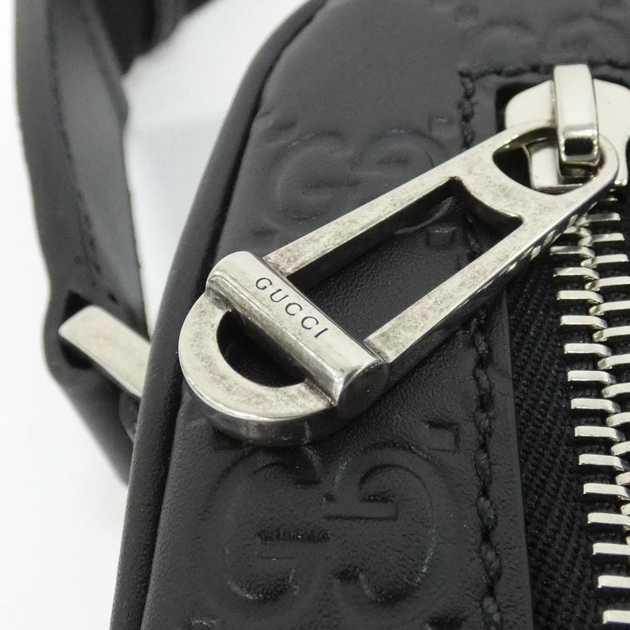 【新品】グッチ GG EMBLEM 850238 AAFOM ショルダーバッグ