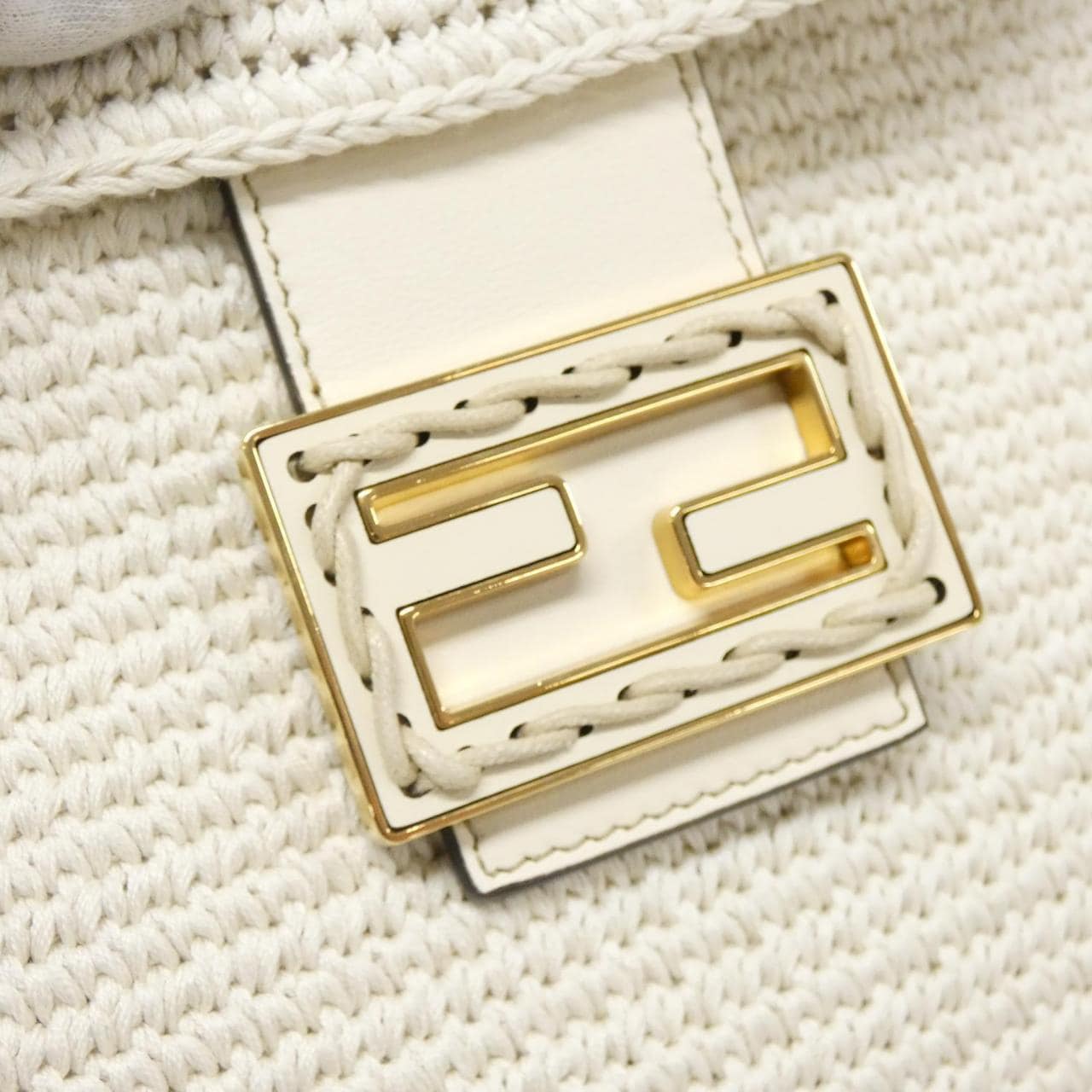 フェンディ クロワッサン スモール 8BR790 AFGC ショルダーバッグ