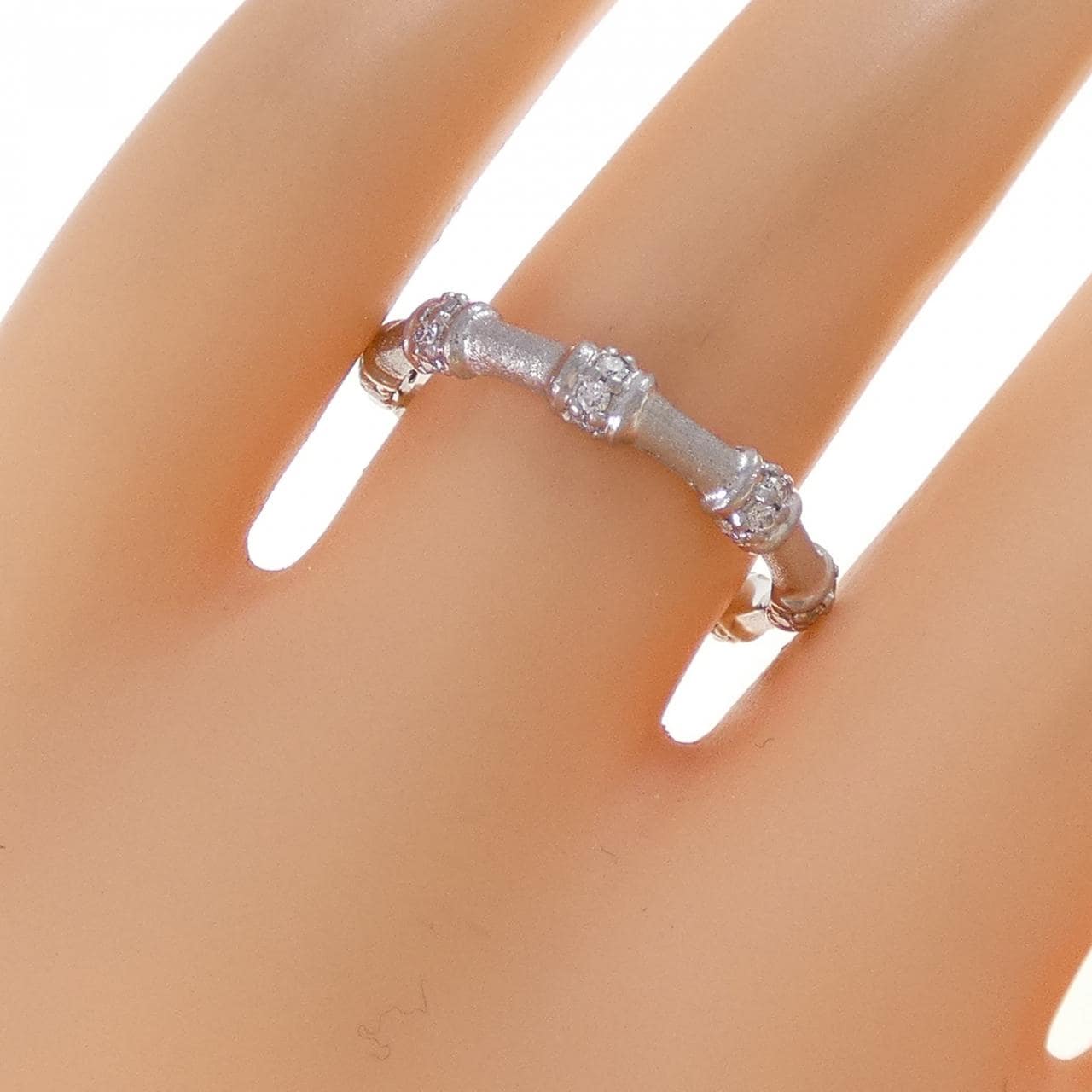 ジーエスティービー ダイヤモンド リング 0.22CT