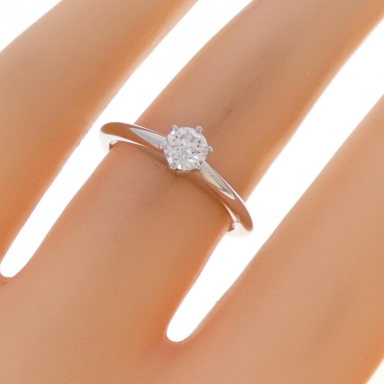 ティファニー クラシックソリティア リング 0.26CT