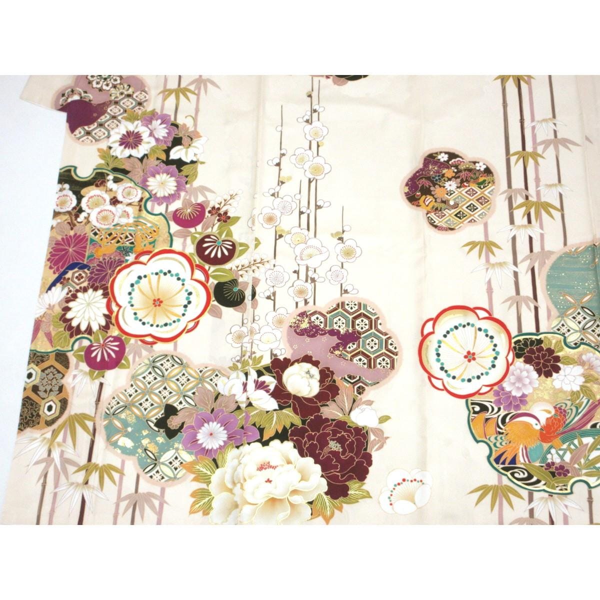 振袖　友禅金彩加工　刺繍入り　身幅Ｌ寸