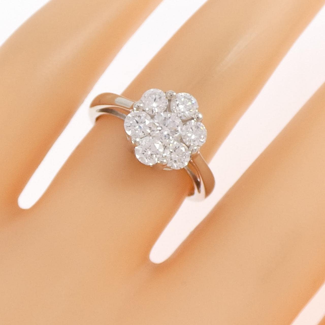 K18WG フラワー ダイヤモンド リング 1.00CT