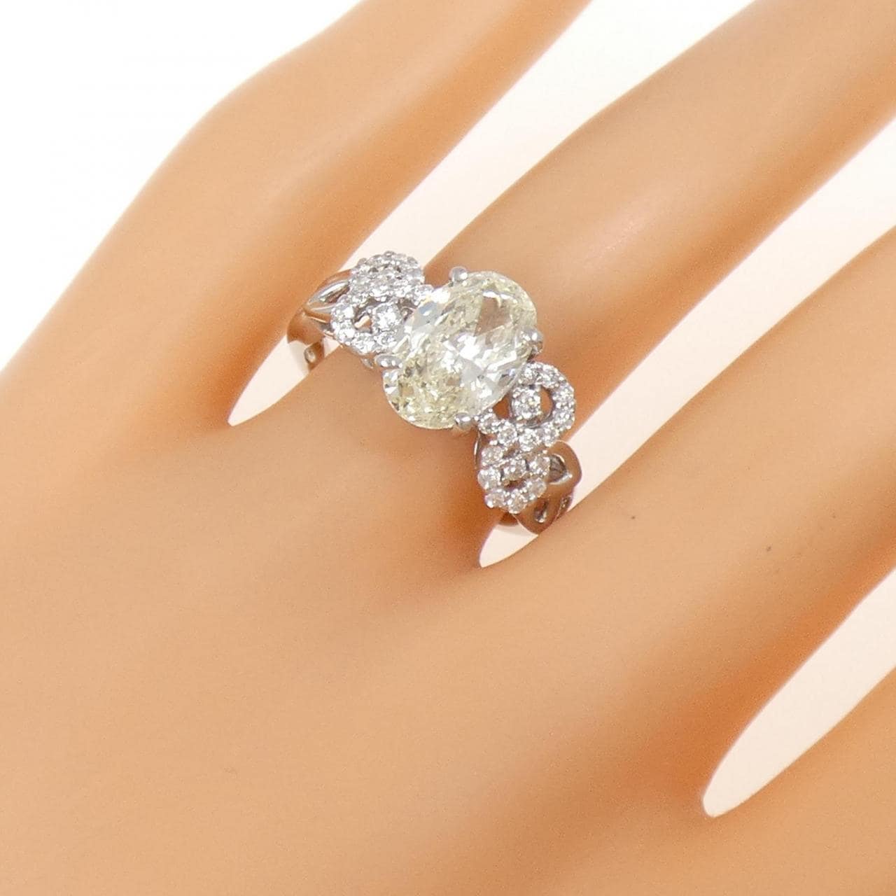 PT900 ダイヤモンド リング 1.777CT M SI2 オーバルカット