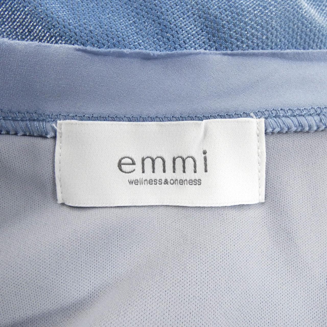 エミ emmi ワンピース