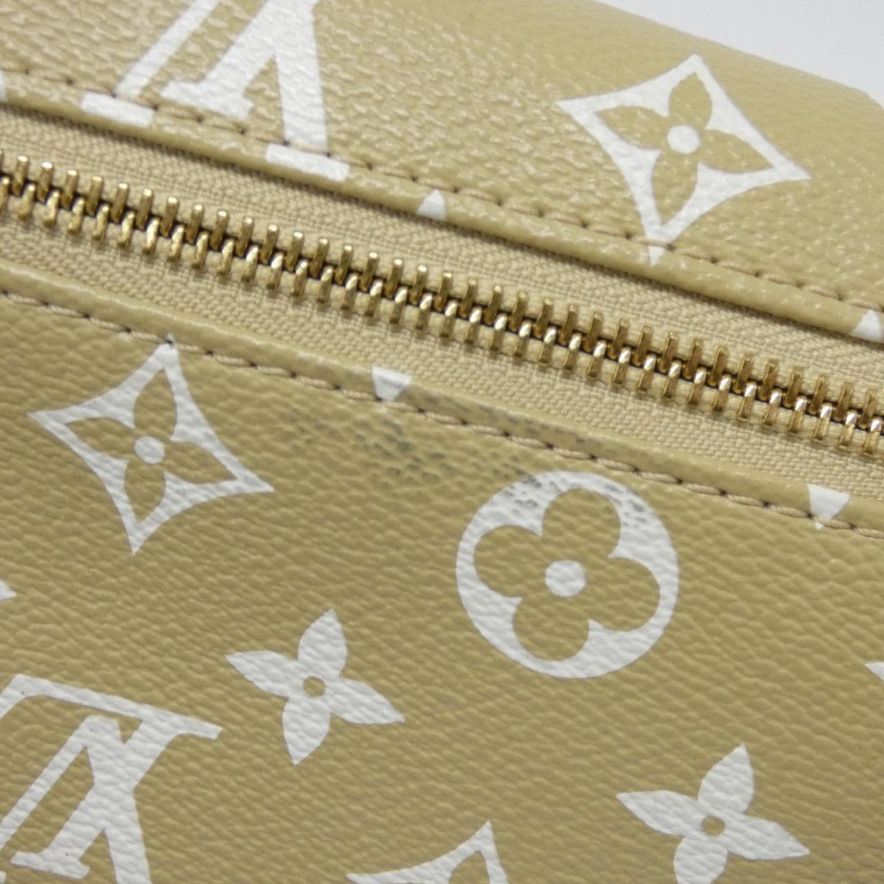 ルイヴィトン モノグラム ジャイアント バムバッグ M44611 ショルダーバッグ