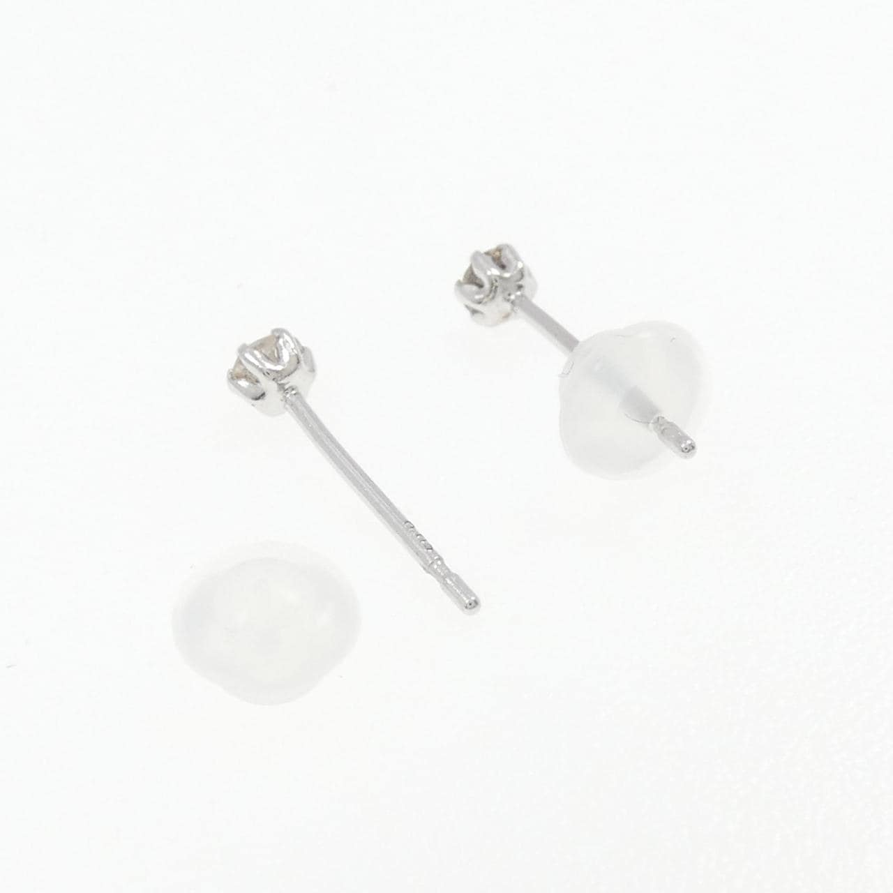 【新品】PT900 ソリティア ダイヤモンド ピアス 0.10CT
