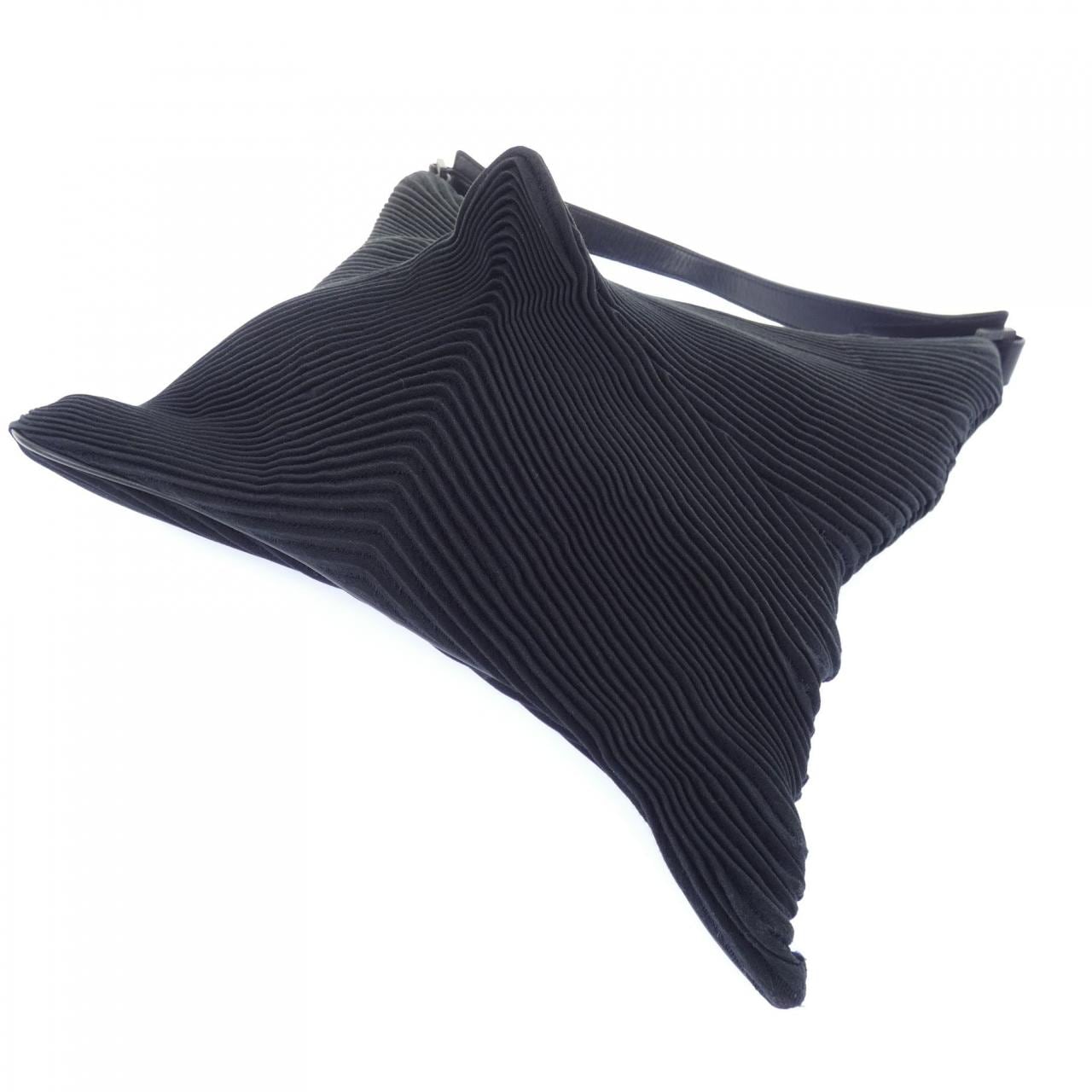 イッセイミヤケ ISSEY MIYAKE BAG