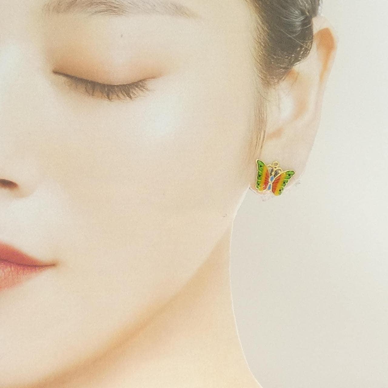 K18YG バタフライ 樹脂 ピアス