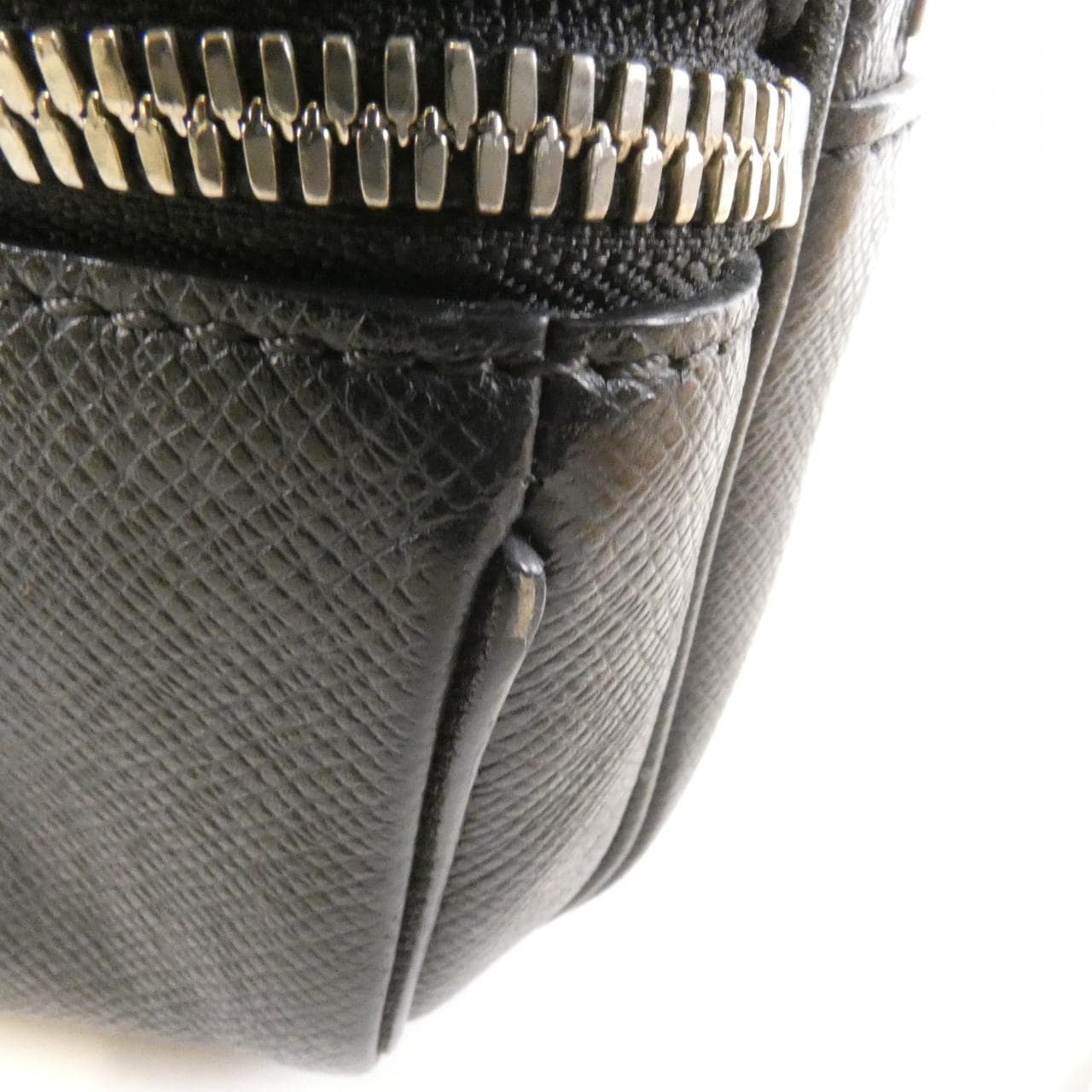 ルイヴィトン タイガ バムバッグ アウトドア M33438 ショルダーバッグ