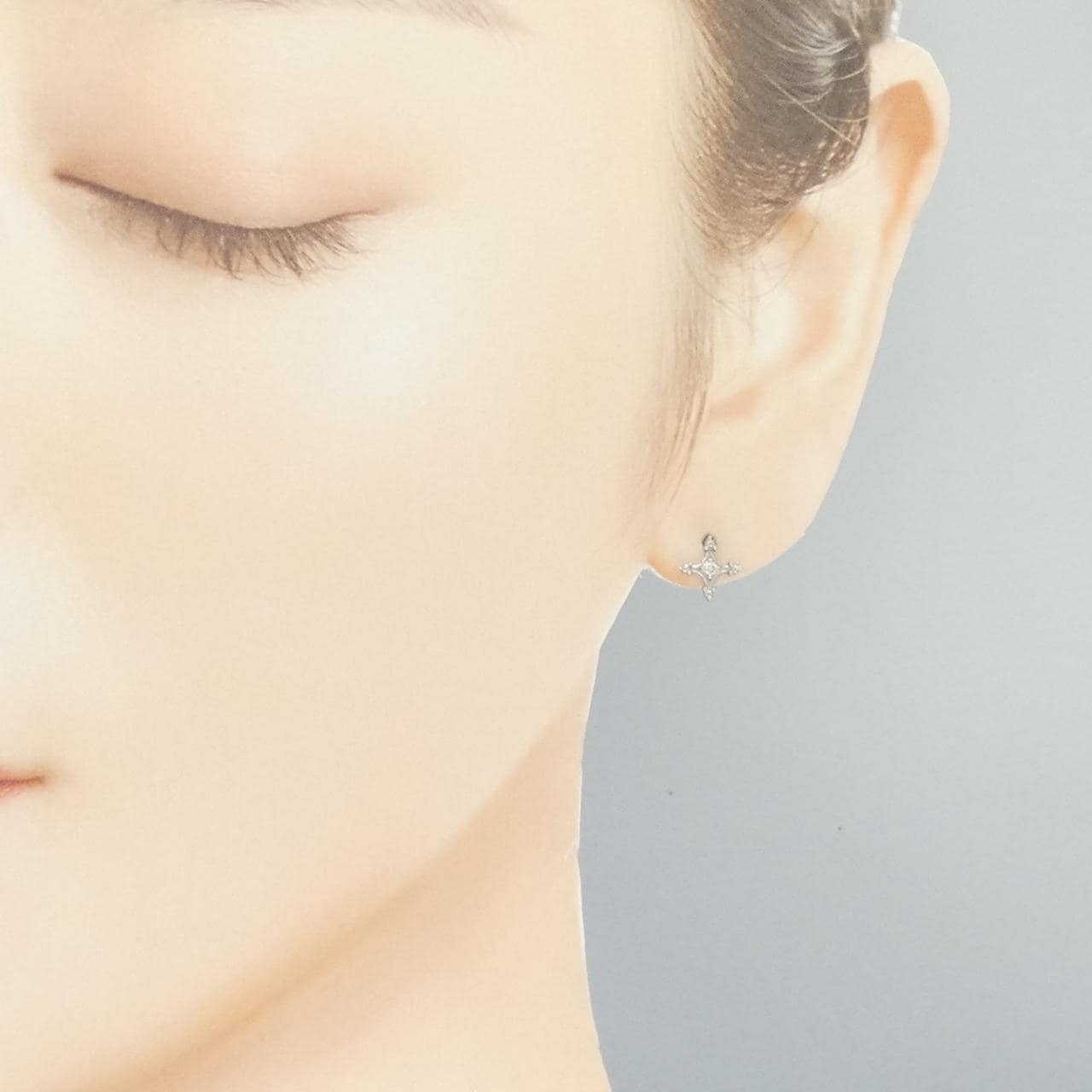 K18WG クロス ダイヤモンド ピアス 0.04CT