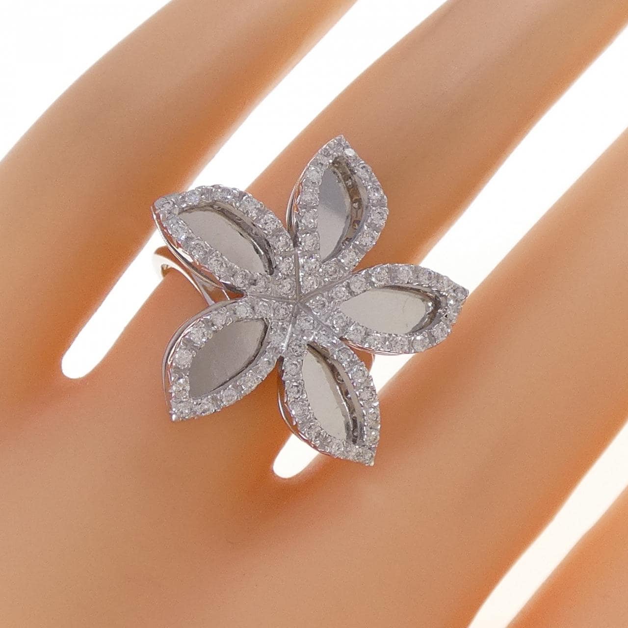 ゾッカイ フラワー ダイヤモンド リング