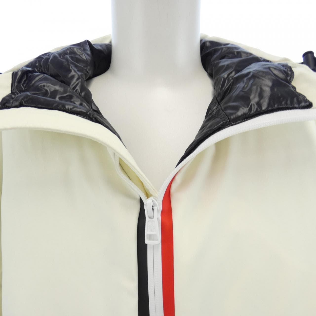 モンクレール MONCLER ダウンジャケット