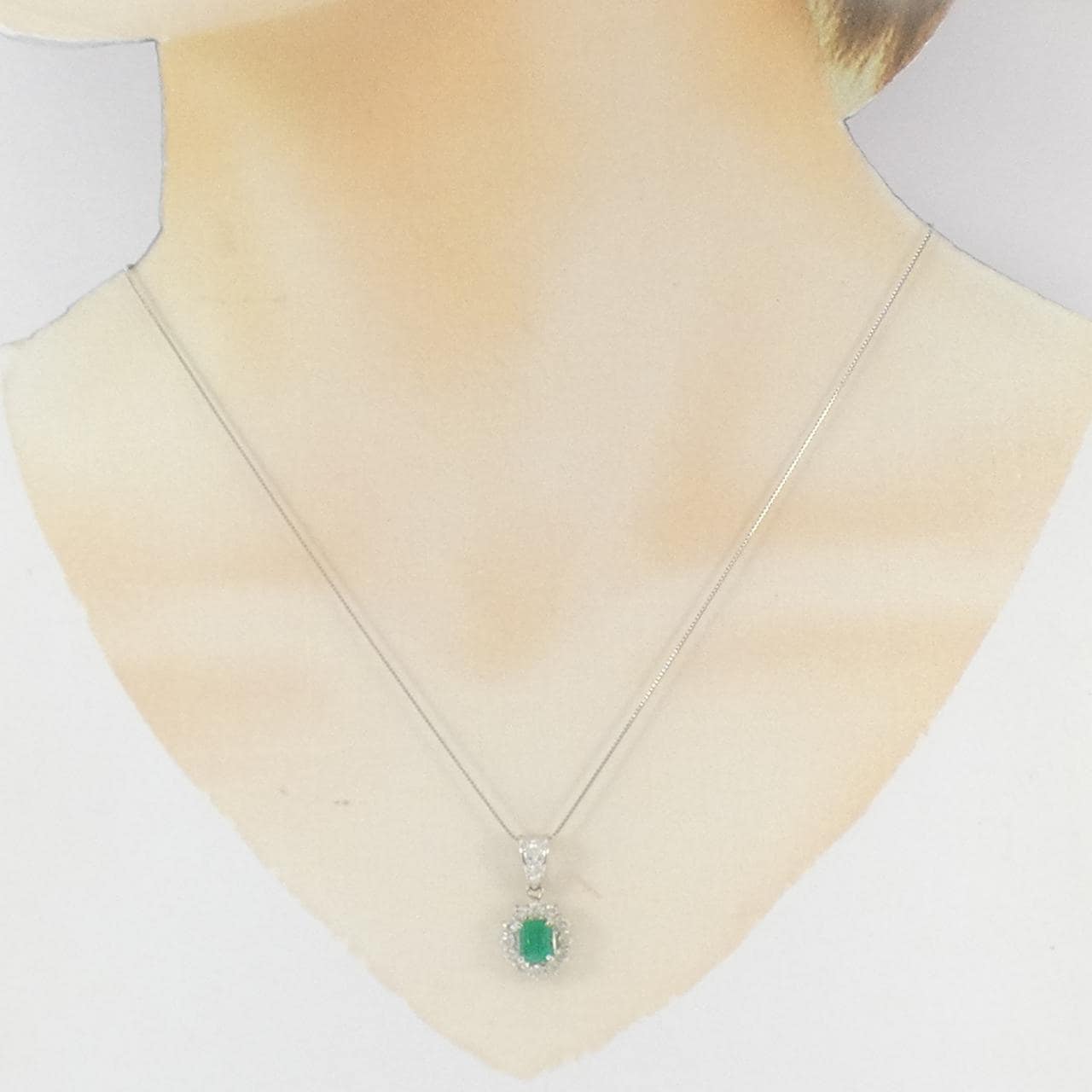 PT900/PT850 エメラルド ネックレス 0.88CT