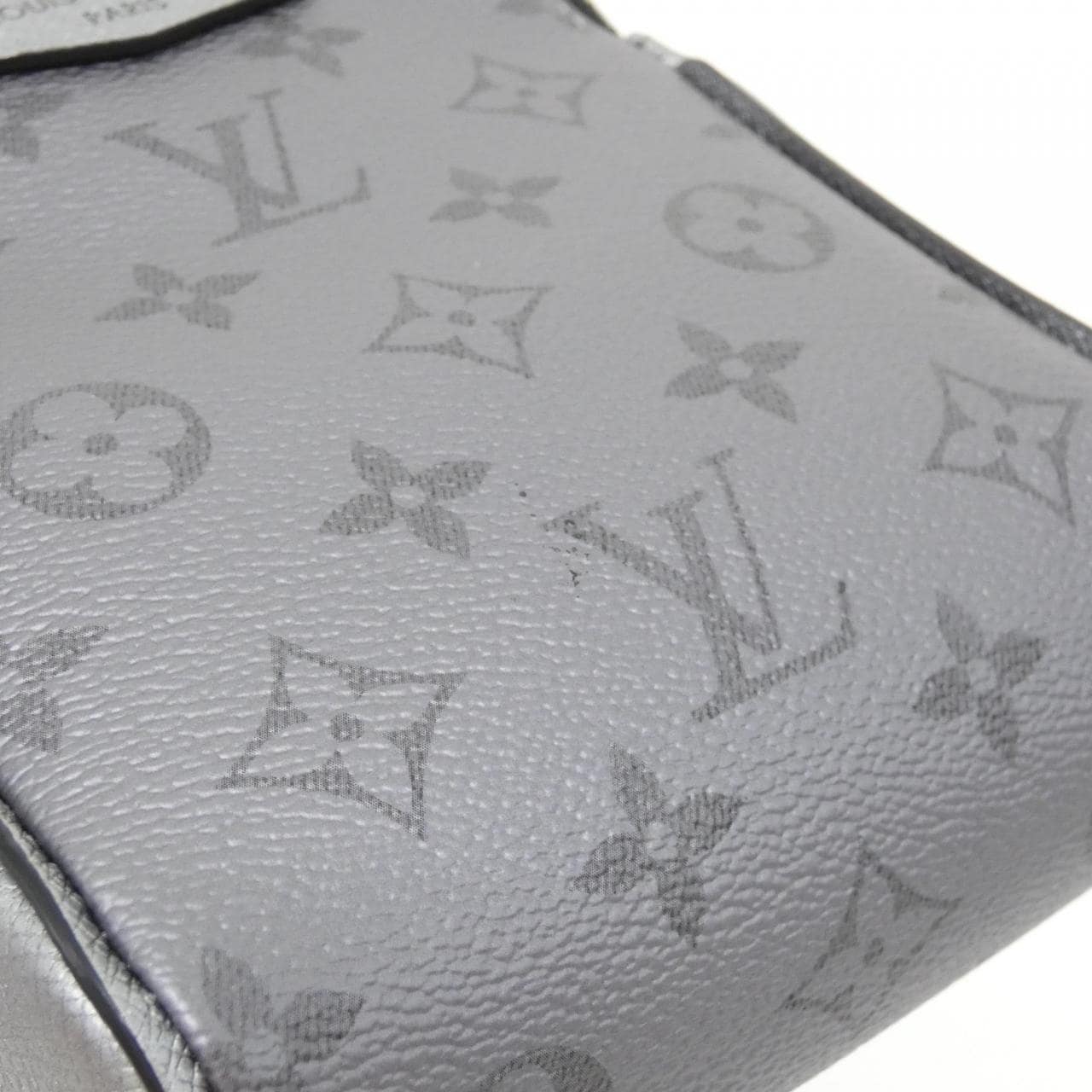 LOUIS VUITTON Taiga Rama 户外单肩包 M30833 单肩包