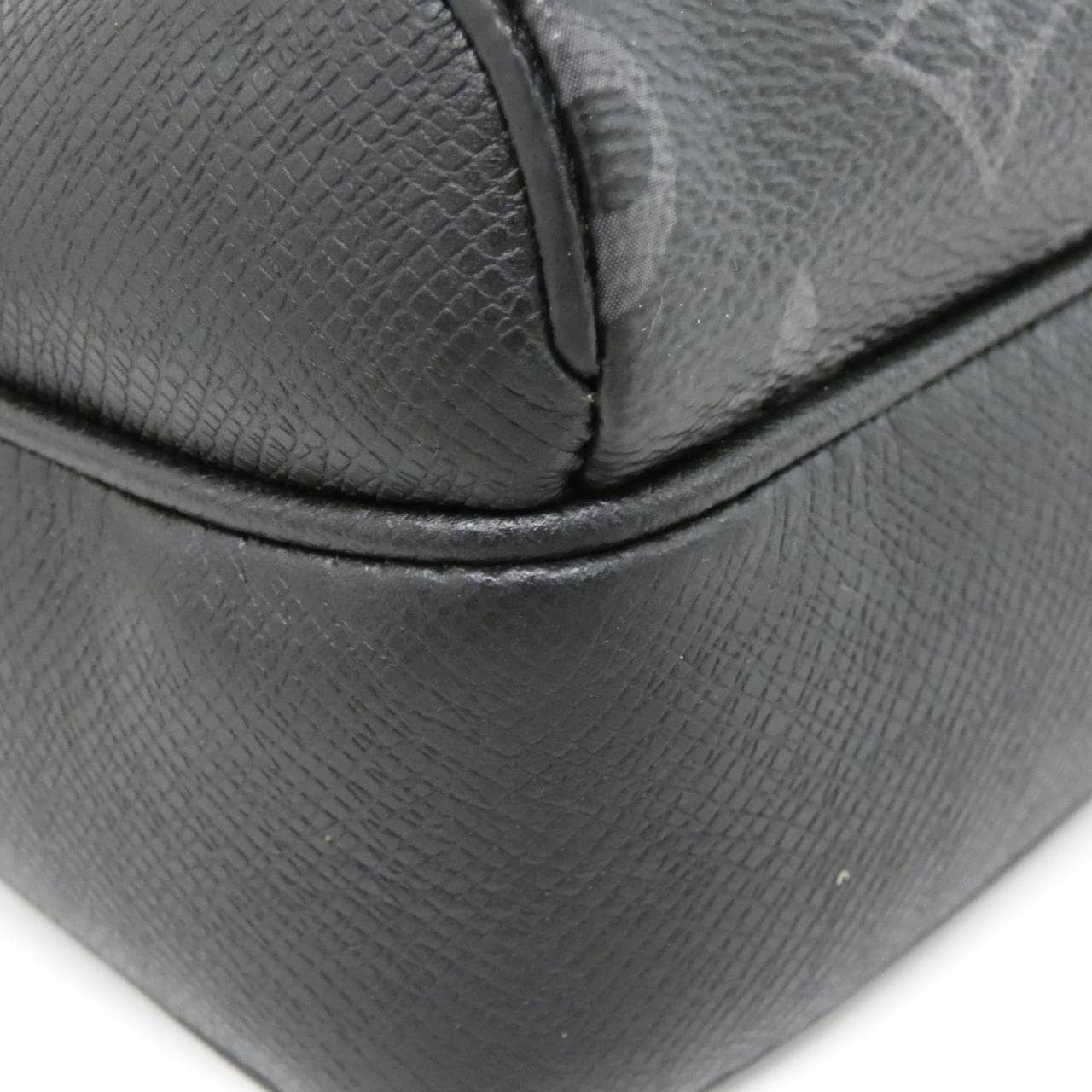 ルイヴィトン タイガ ラマ アウトドア メッセンジャー PM M30233 ショルダーバッグ