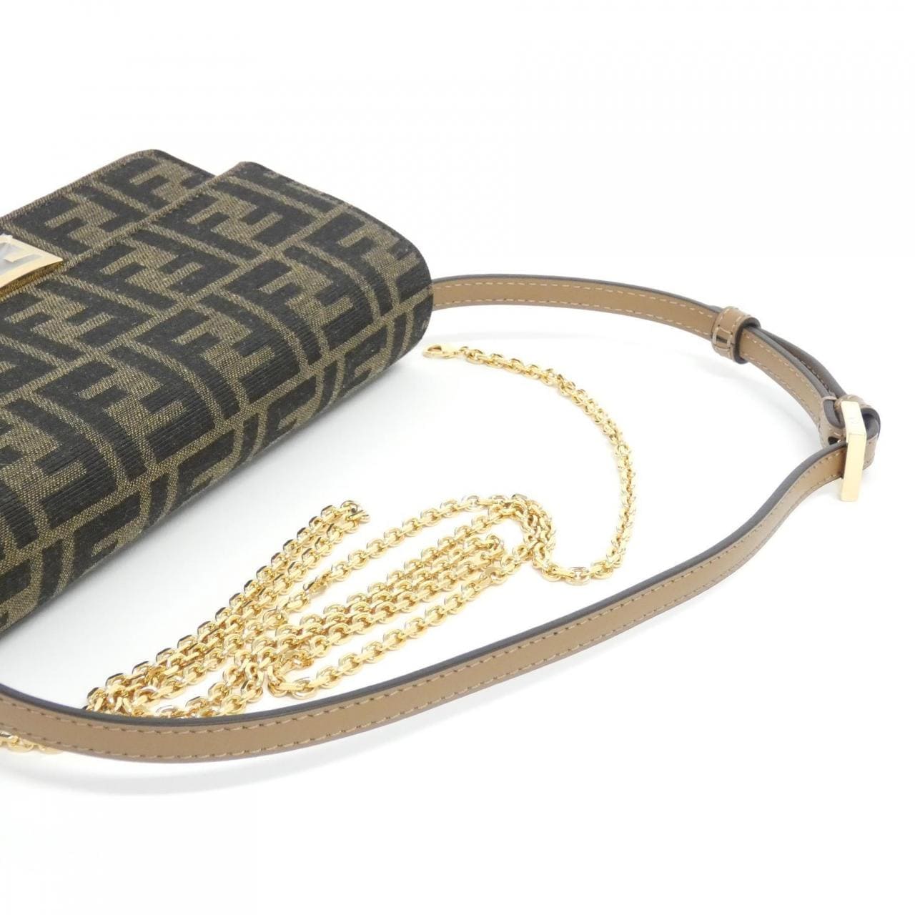 【新品】フェンディ 8M0498 A98P ショルダーウォレット