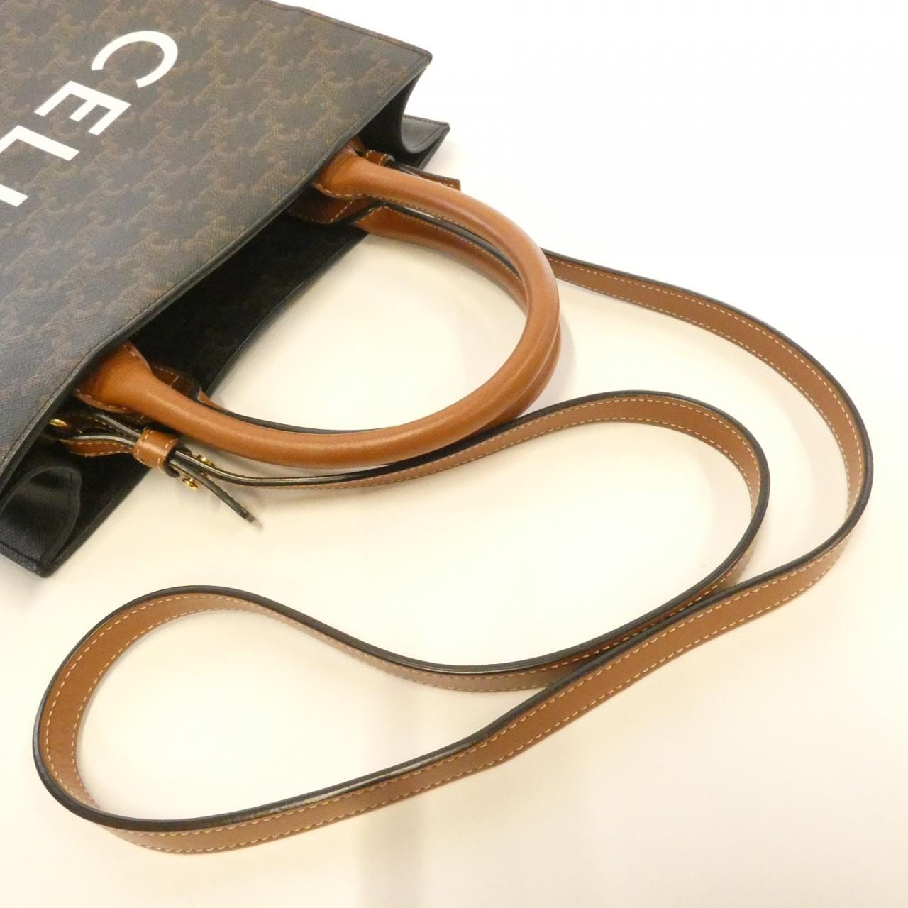 セリーヌ スモール バーティカル カバ 191542BZK バッグ