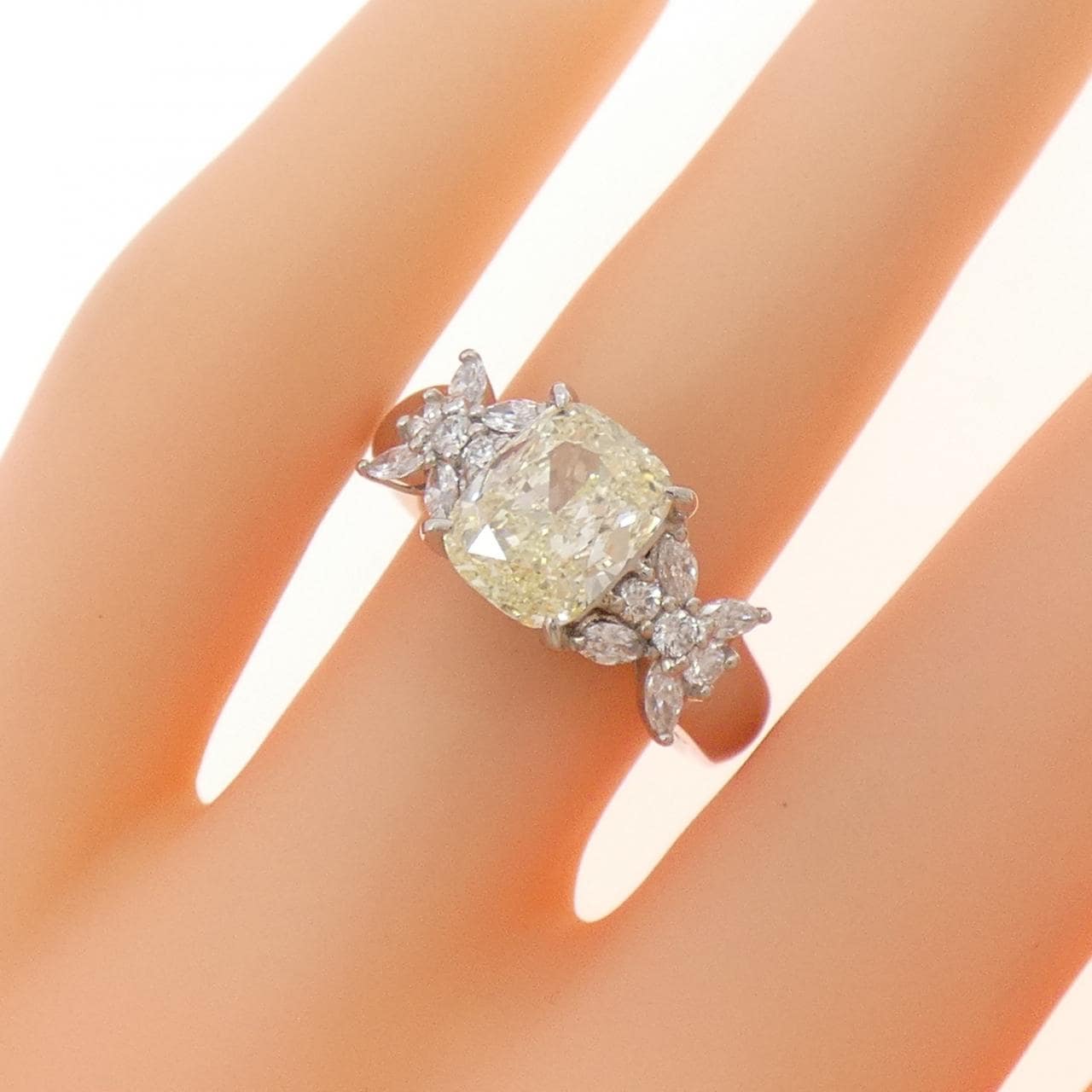 PT900 ダイヤモンド リング 2.020CT LY SI1 ファンシーカット