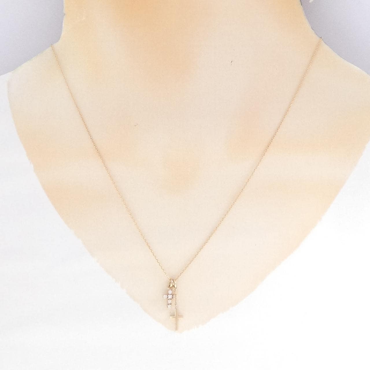 4゜C クロス ダイヤモンド ネックレス