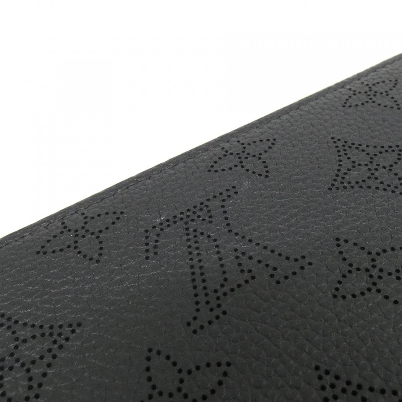 ルイヴィトン マヒナ ジッピー ウォレット M61867 財布