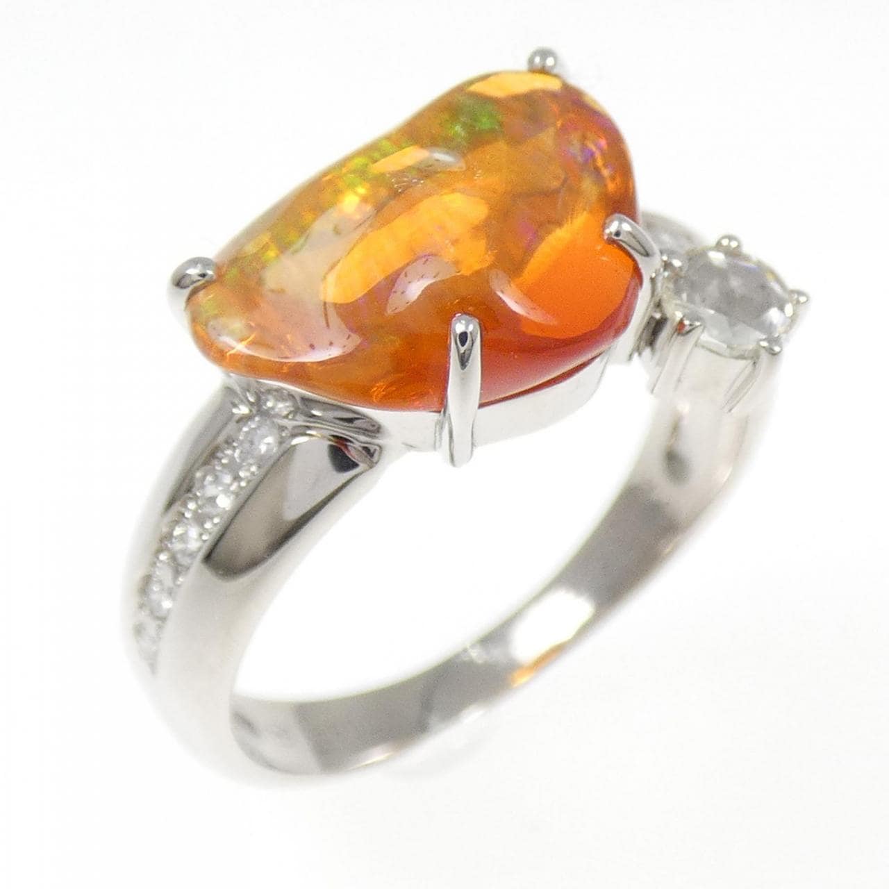 山本真理 オパール リング 2.36CT