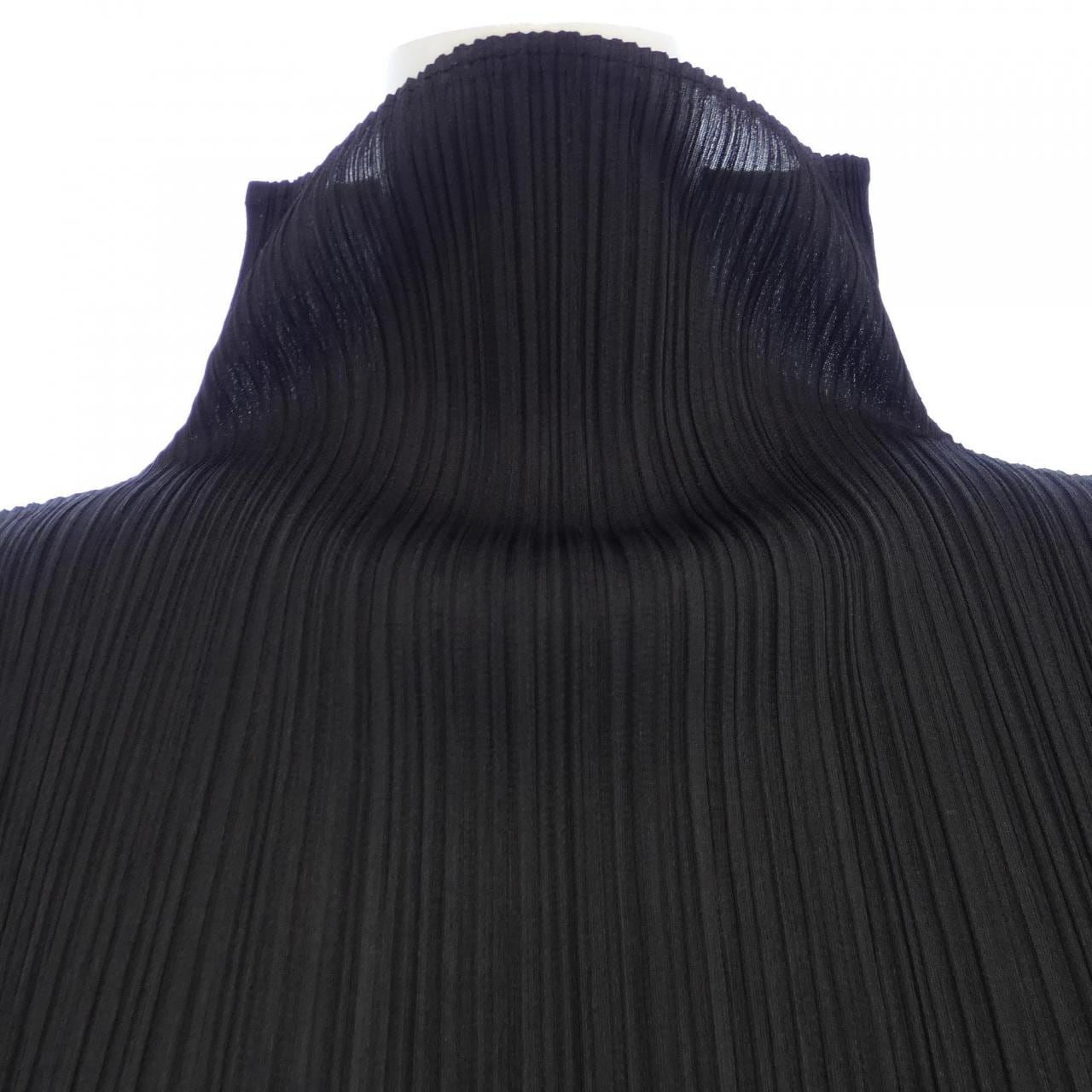イッセイミヤケ ISSEY MIYAKE トップス