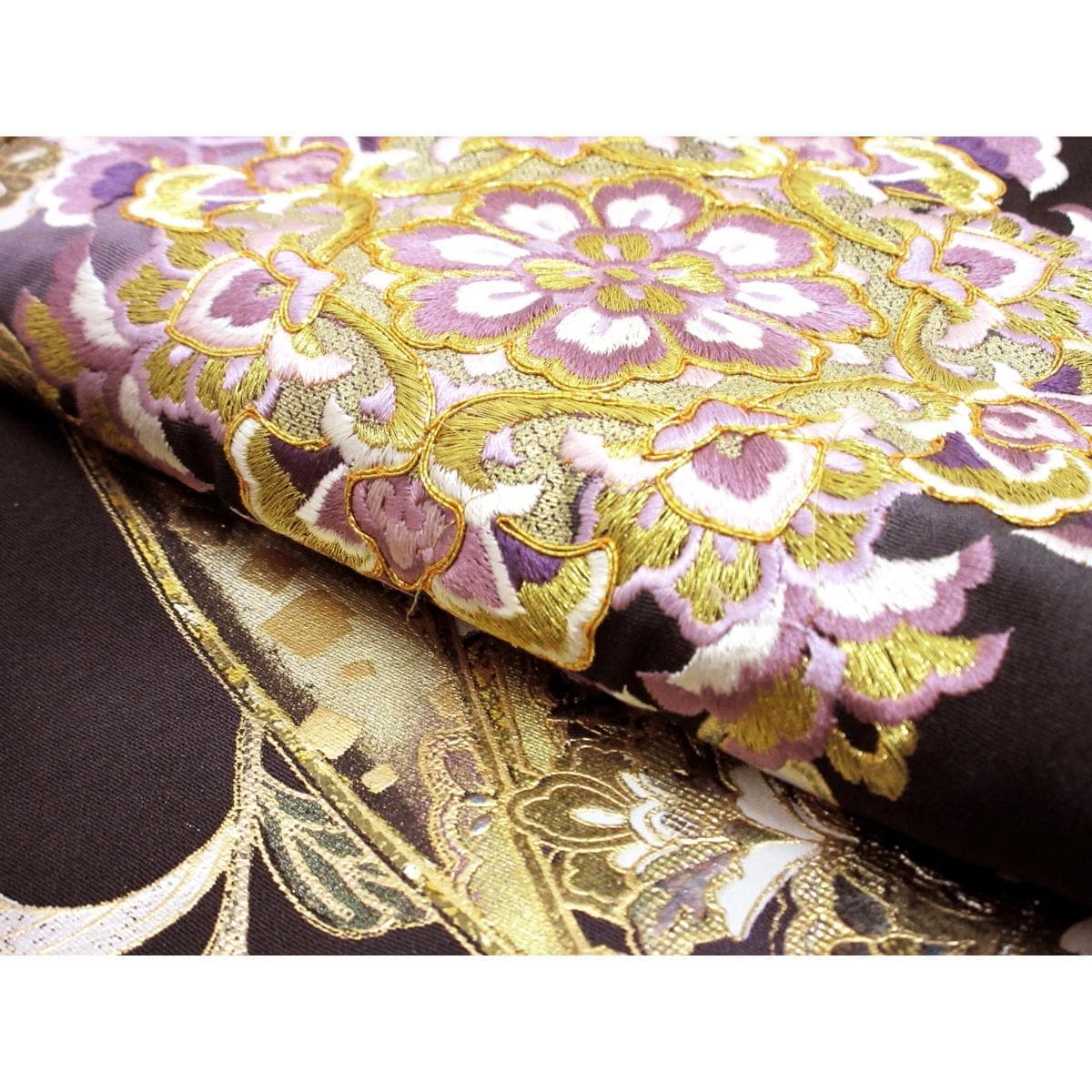 留袖　金彩友禅刺繍入り　丸に花菱