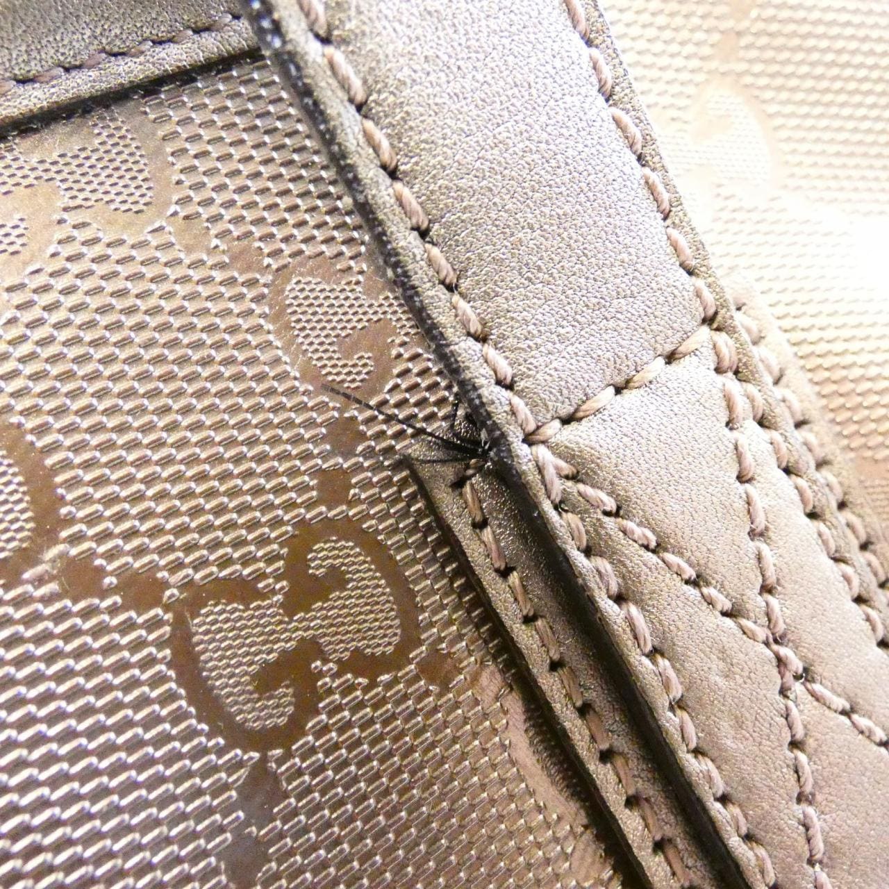 グッチ 211137 FU49N バッグ