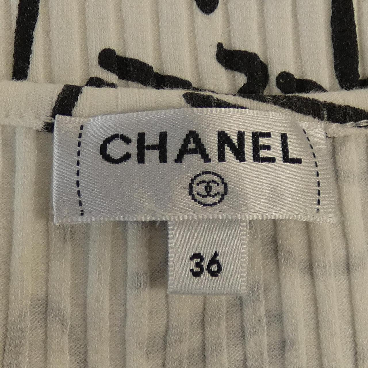 シャネル CHANEL P61888V47215 19A Tシャツ