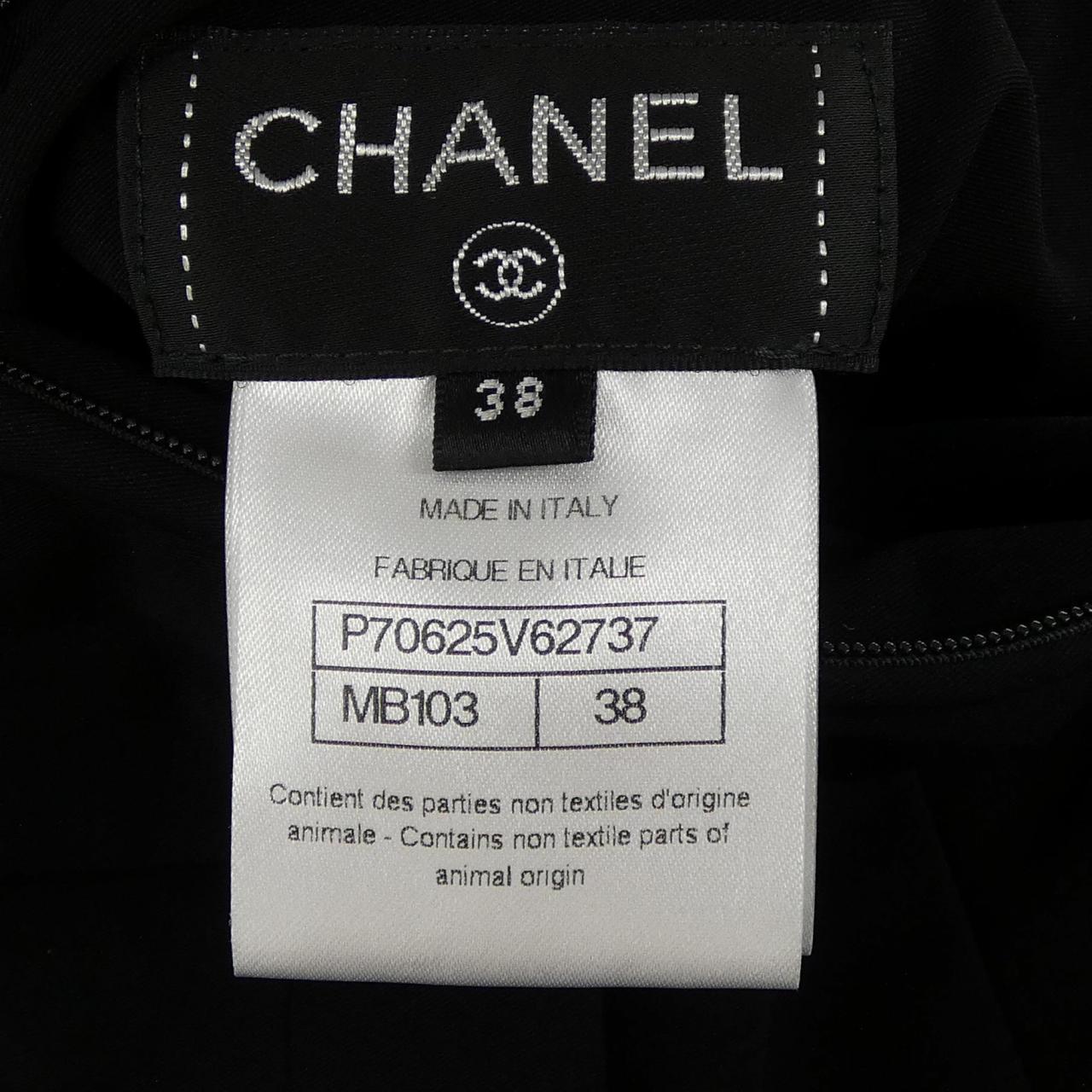 シャネル CHANEL P70625V62737 ダウンジャケット