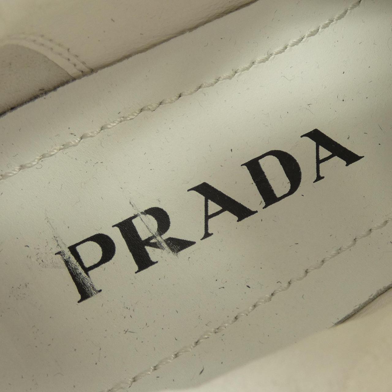 プラダ PRADA ソフトパデッド  トライアングルロゴ 1D125N シューズ