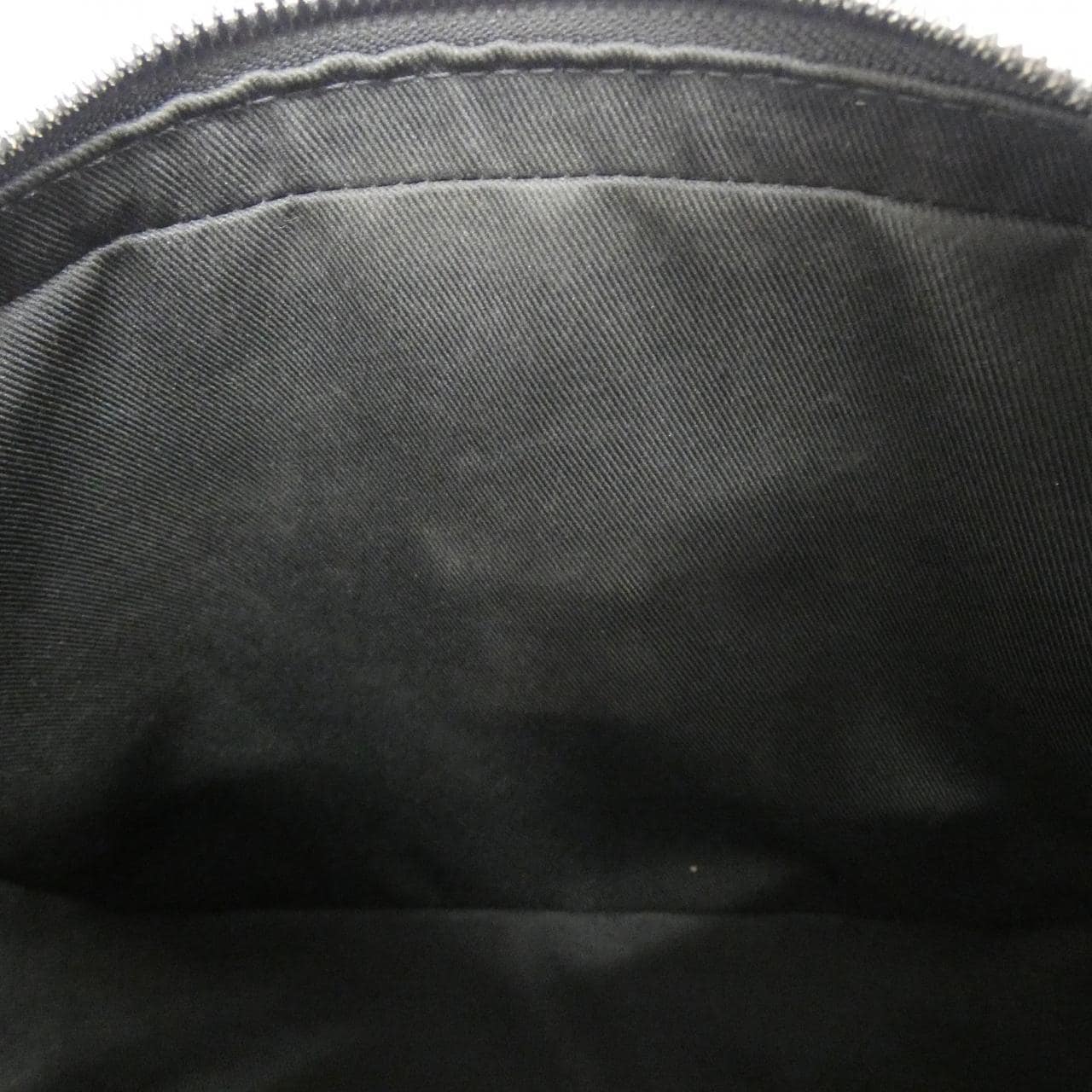 ルイヴィトン モノグラム シャドウ トリオ メッセンジャー M24753 ショルダーバッグ