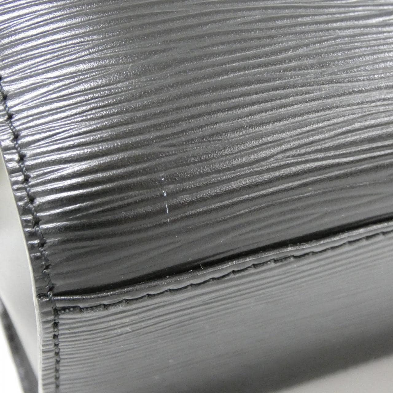 ルイヴィトン エピ ポンヌフ M52052 バッグ