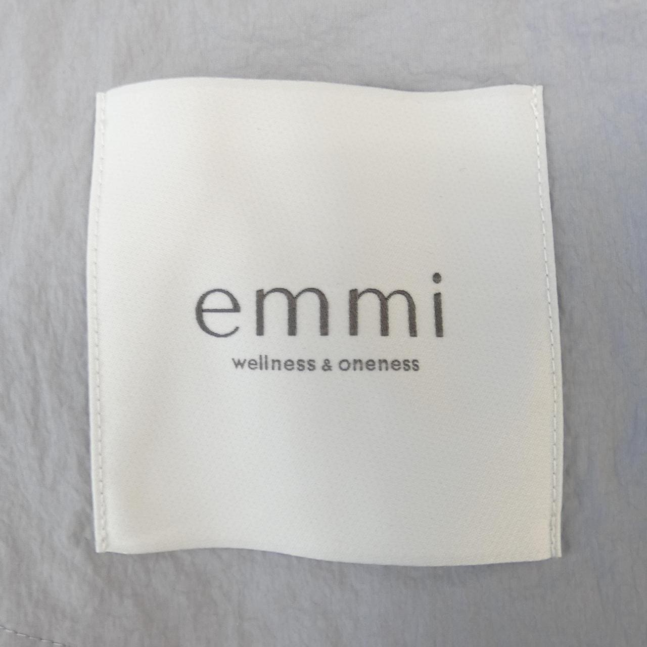 エミ emmi コート