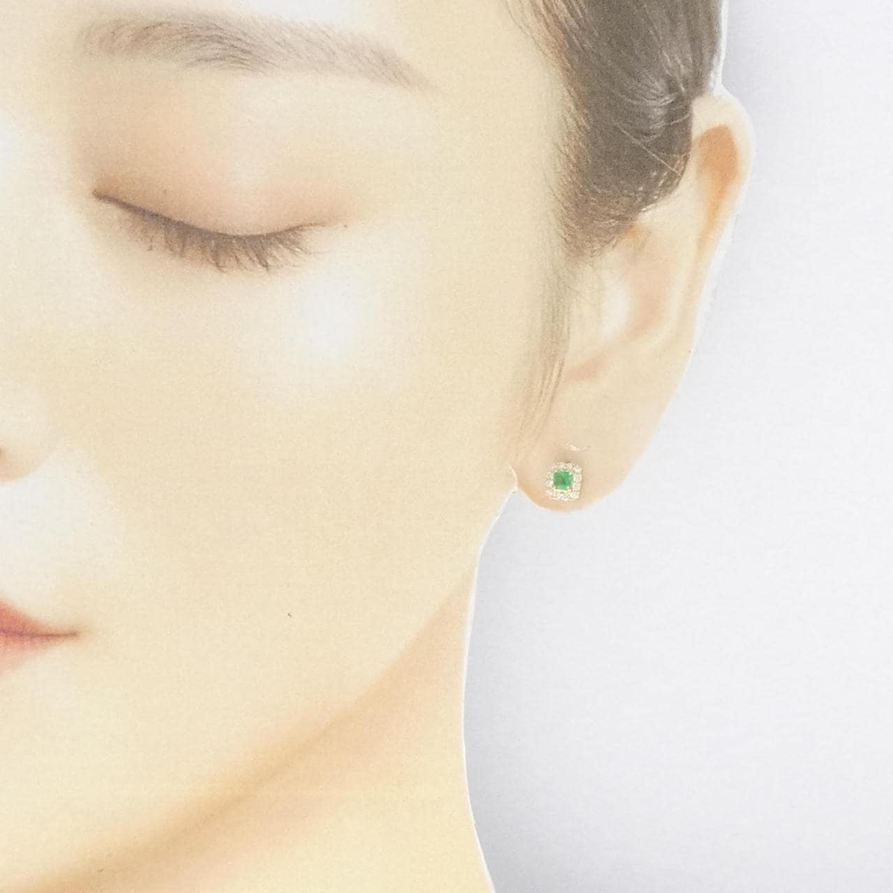 [BRAND NEW] K18YG Emerald Earrings 0.22CT