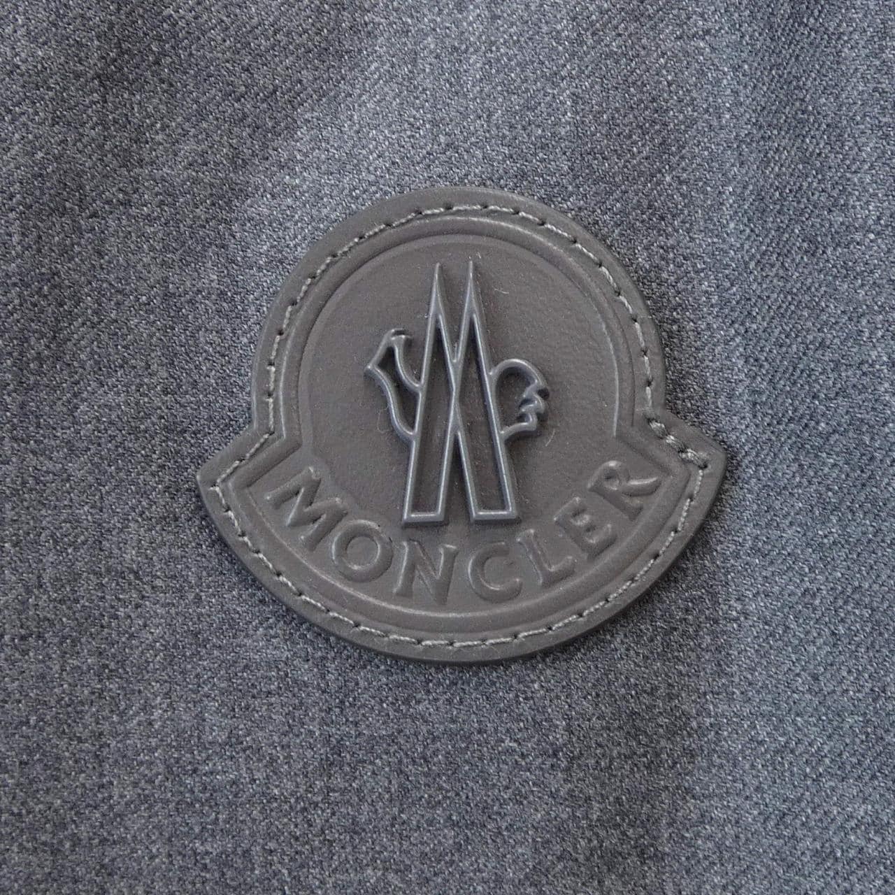 モンクレール MONCLER AVER ダウンジャケット
