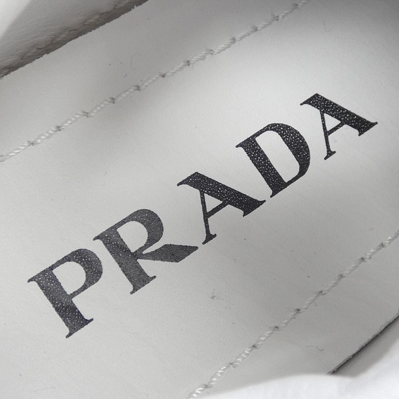 プラダ PRADA スニーカー