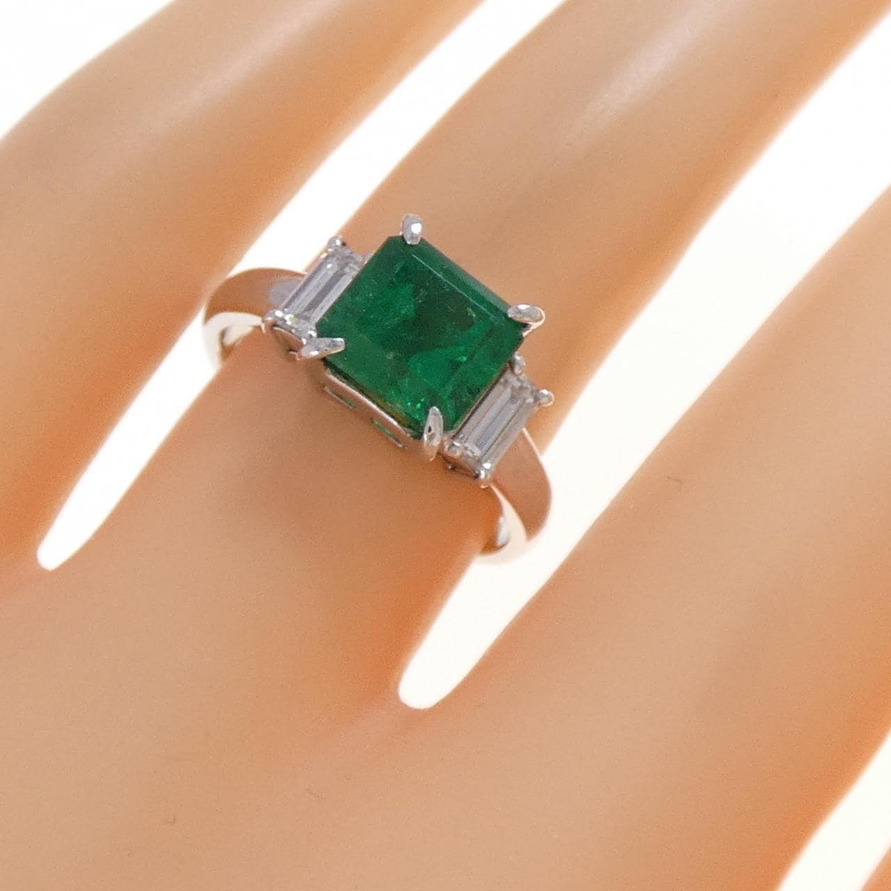 PT900 Emerald Ring 2.16CT