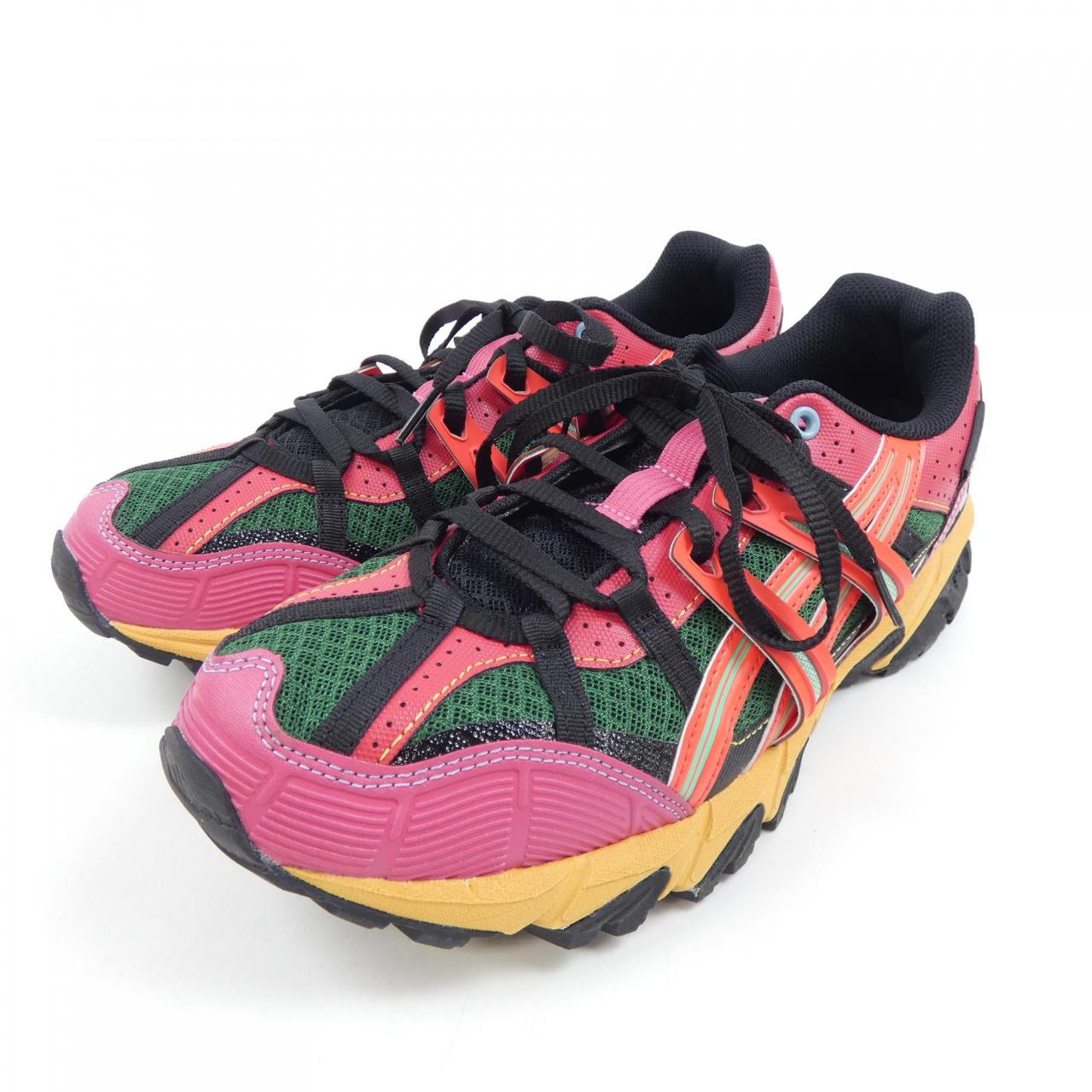 ASICS运动鞋