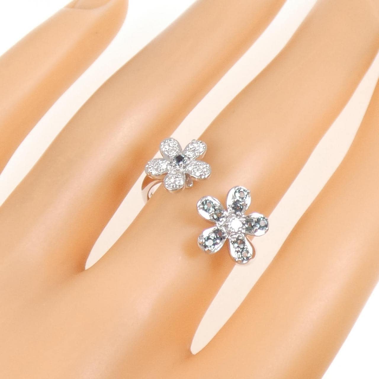 K18WG フラワー アレキサンドライト リング 0.29CT
