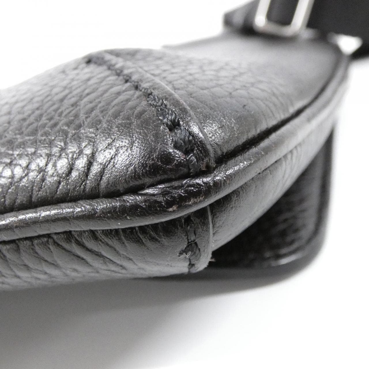 カルティエ SADDLE STITCHED LINE FLAT REPORTER L1001327 ショルダーバッグ