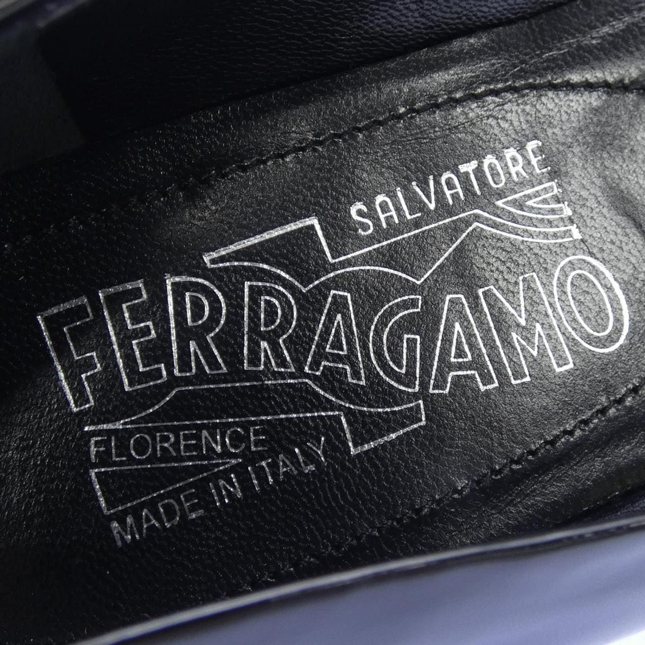 サルヴァトーレフェラガモ SALVATORE FERRAGAMO フラットシューズ
