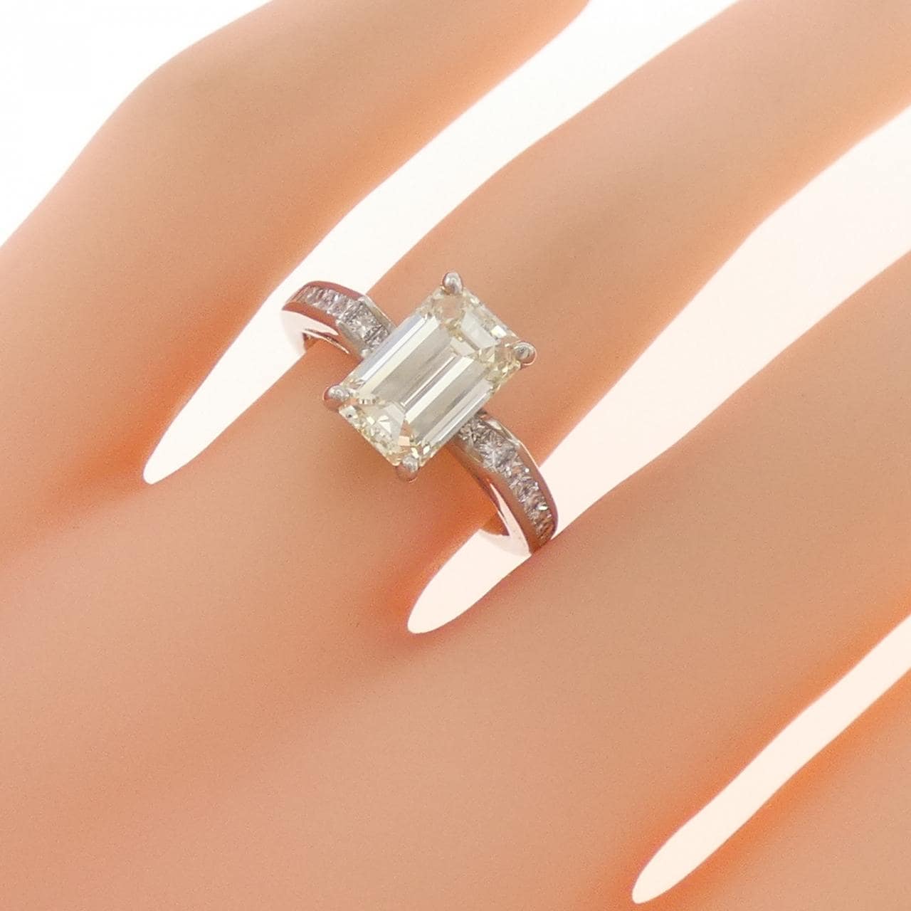 PT900 ダイヤモンド リング 2.058CT VLY VVS2 エメラルドカット
