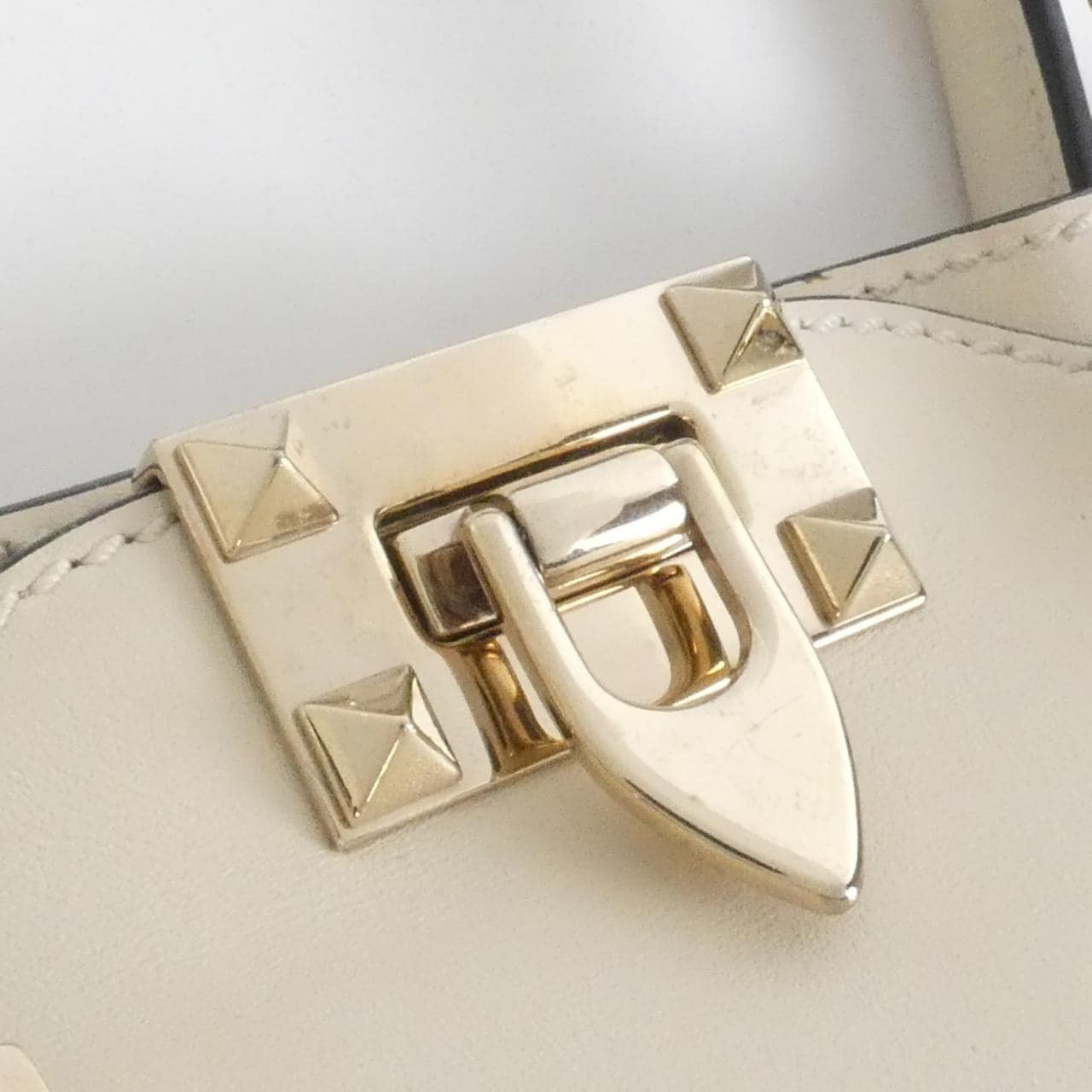 ヴァレンティノガラヴァーニ バッグ