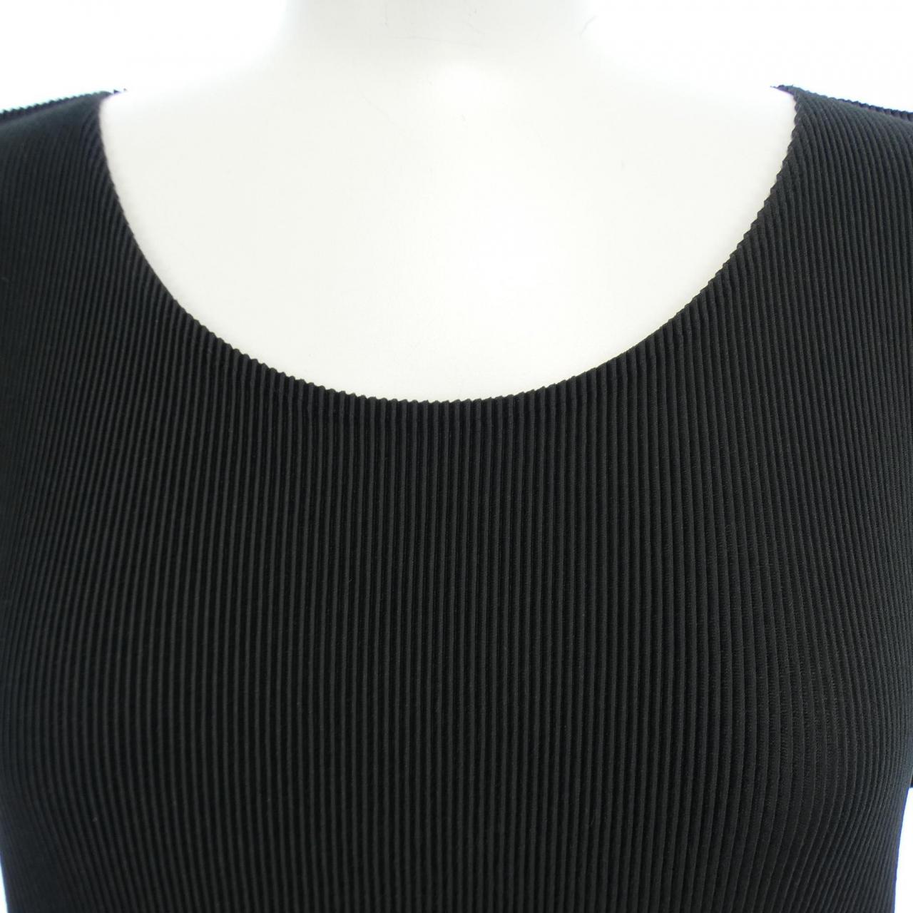 百褶PLEATS PLEASE上衣