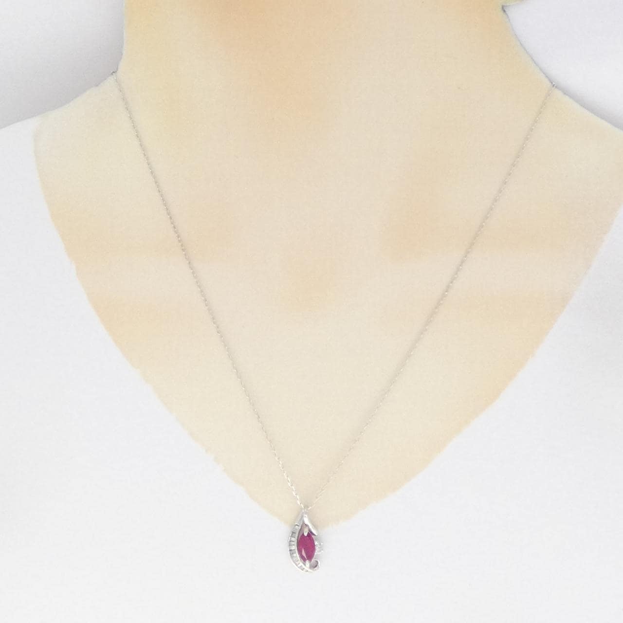 K18WG ルビー ネックレス 0.89CT