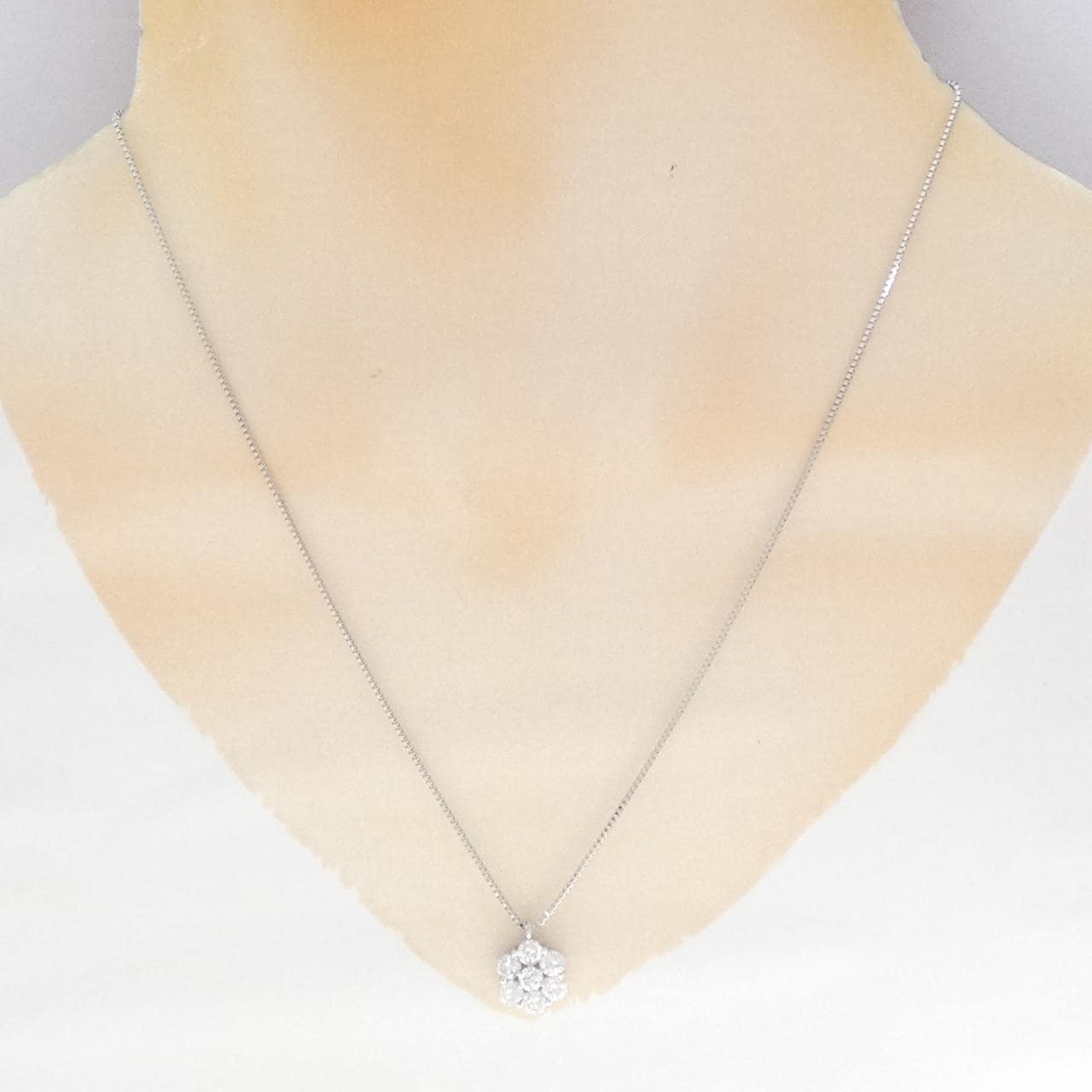 PT900/PT850 花朵钻石项链 1.11克拉