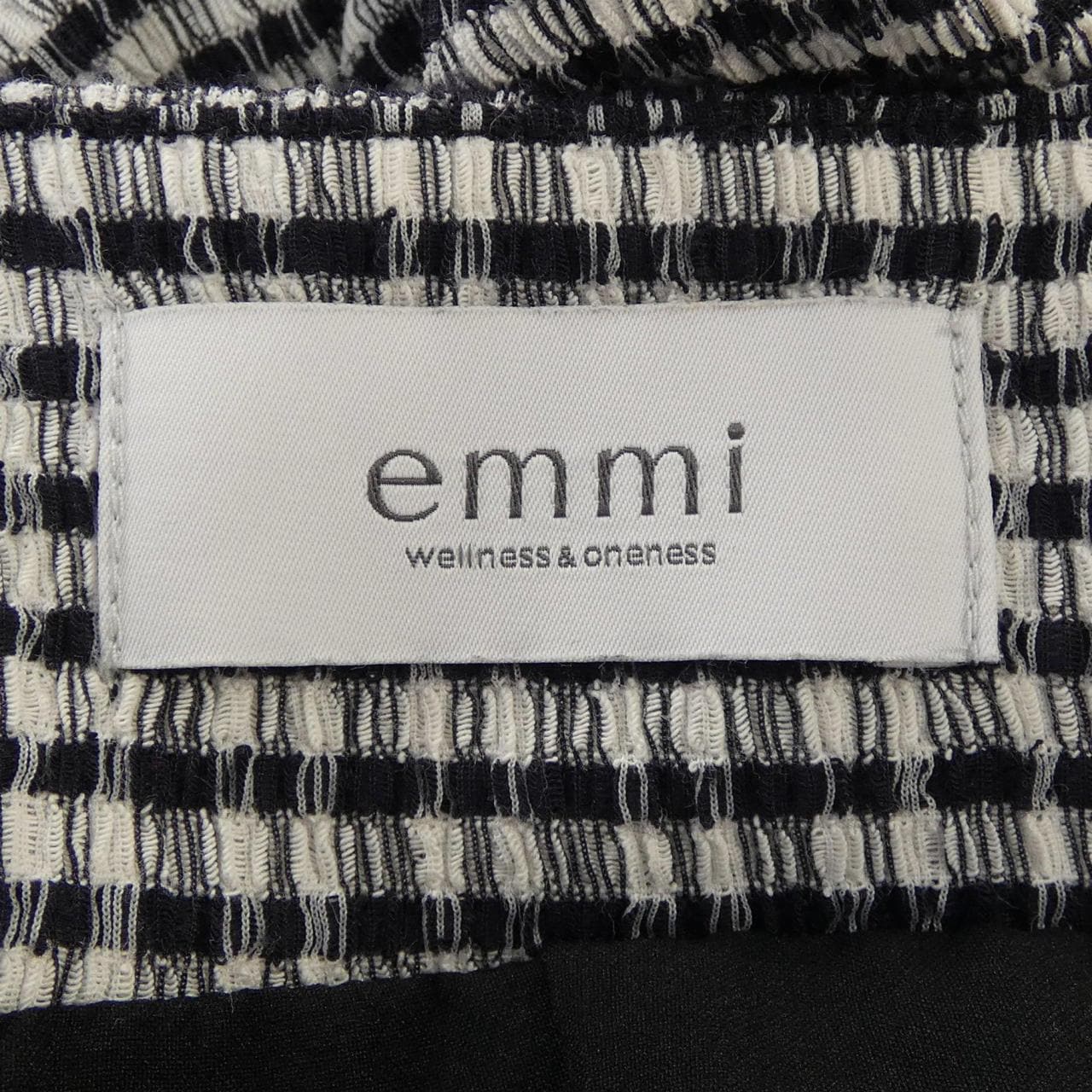エミ emmi ワンピース